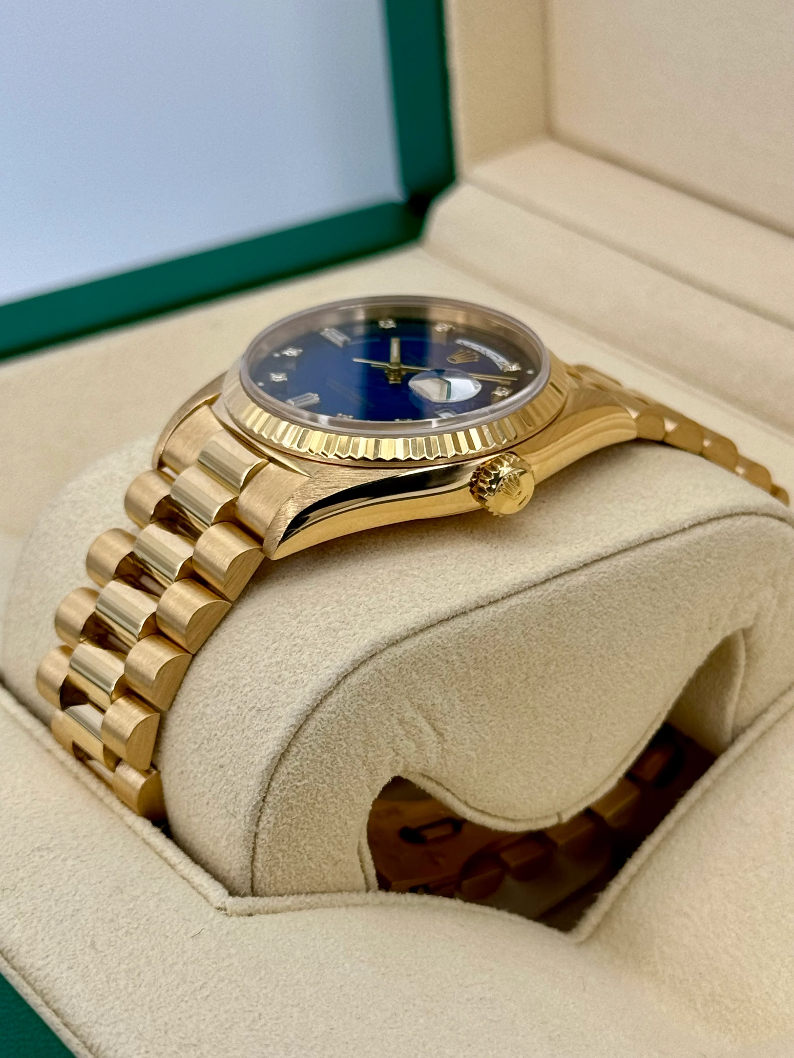 1988 Day-Date 36mm 18038 Gold Presidential Blue Vignette Dial - Image 5