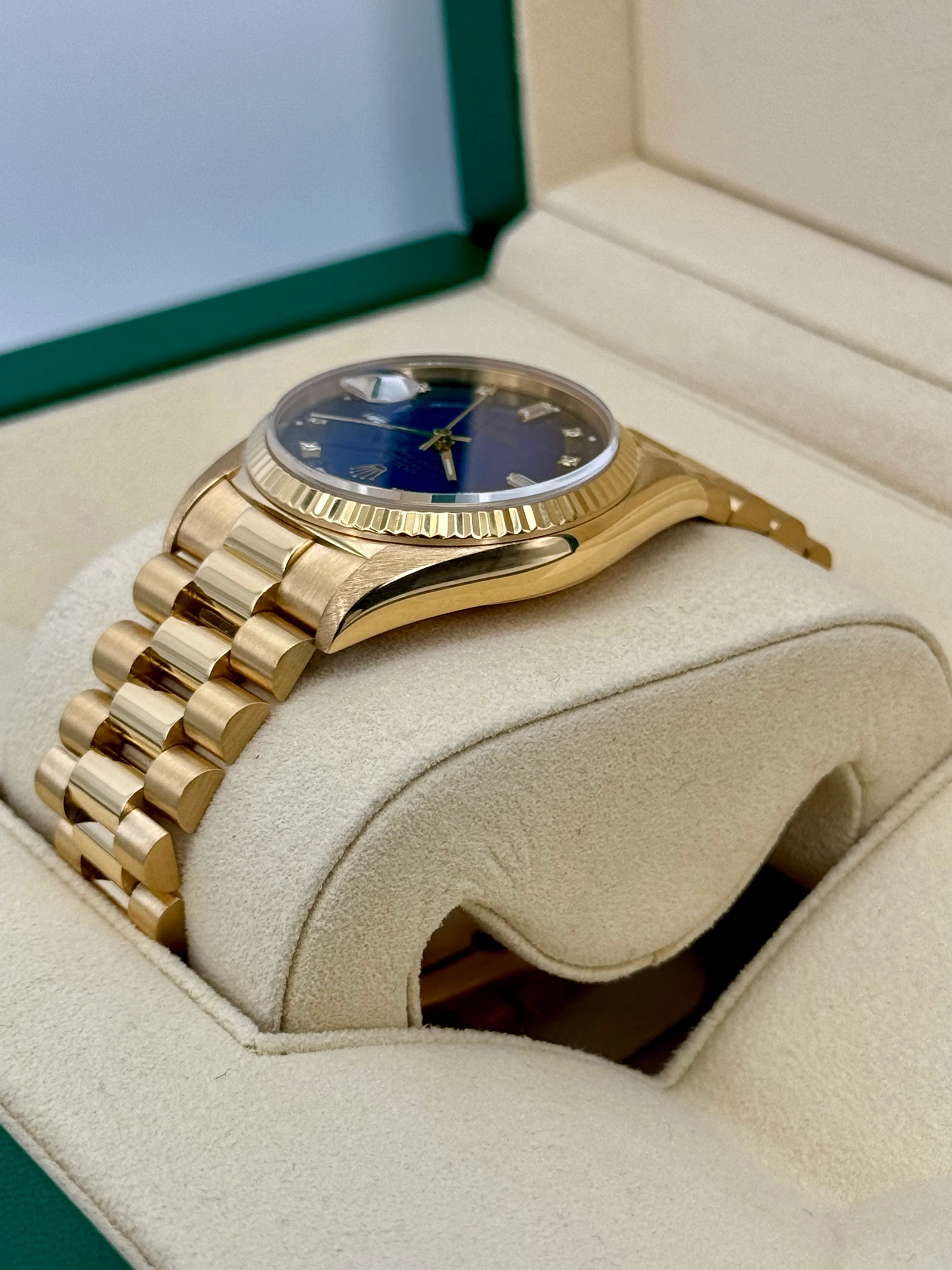 1988 Day-Date 36mm 18038 Gold Presidential Blue Vignette Dial - Image 7