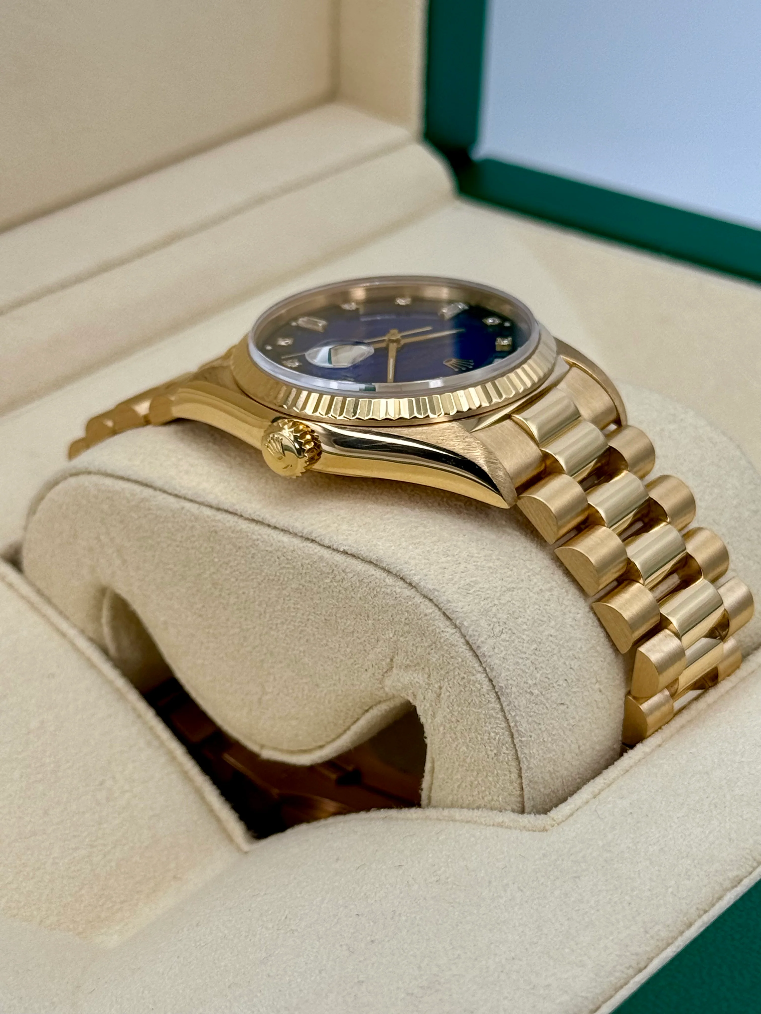 1988 Day-Date 36mm 18038 Gold Presidential Blue Vignette Dial - Image 8