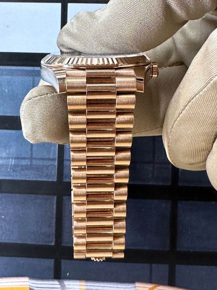 Rolex Day-Date 40mm 228235 Presidential Rose Gold Chocolate Dial - Image 3