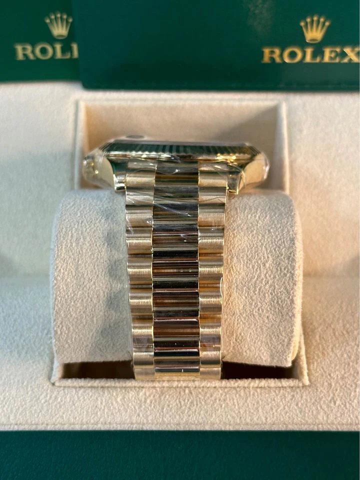 Rolex Day-Date 40mm 228238 Presidential Champagne Dial - Image 5
