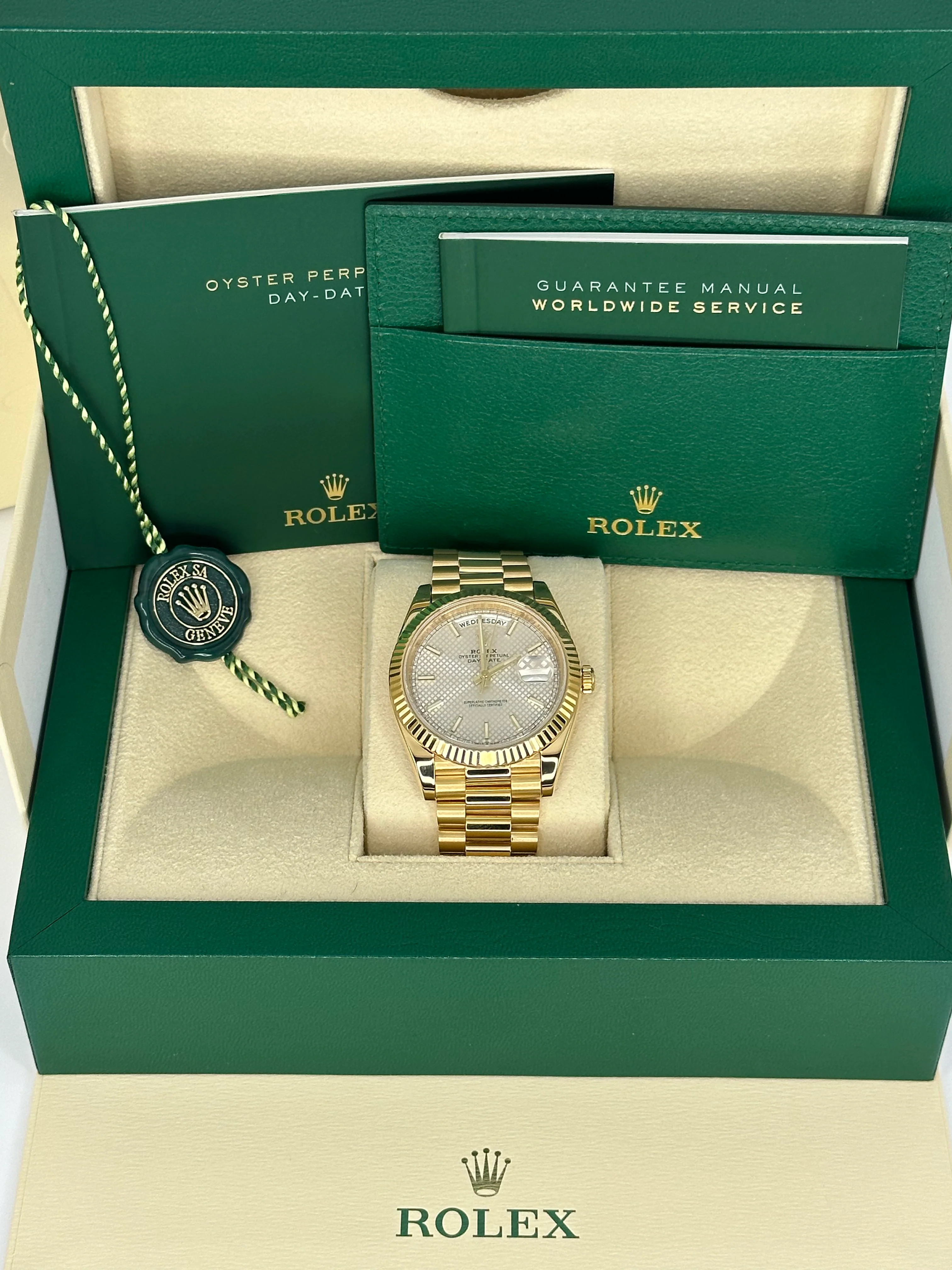Rolex Day-Date 40mm 228238 Presidential Silver Motif Dial - Image 11