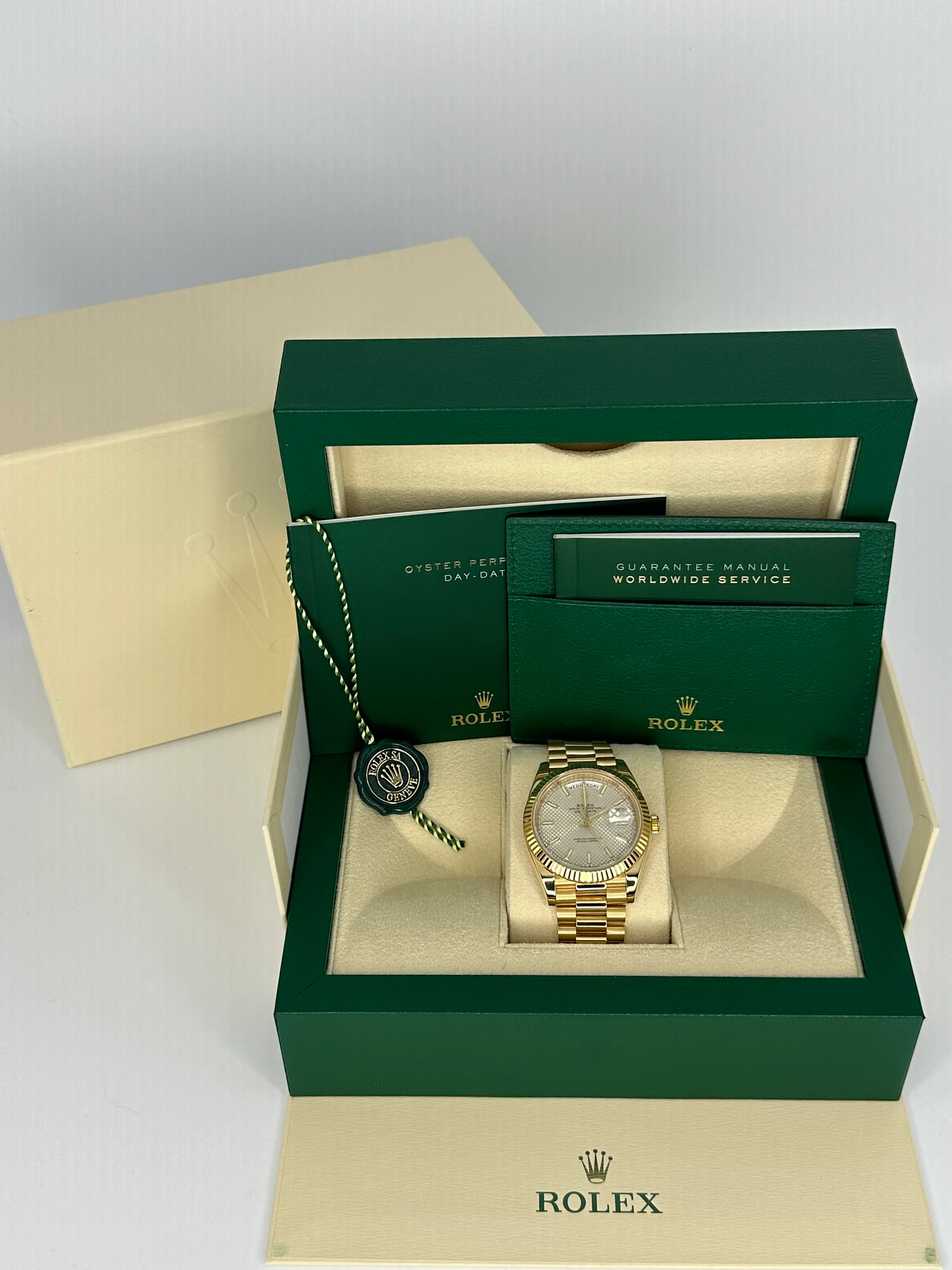 Rolex Day-Date 40mm 228238 Presidential Silver Motif Dial - Image 12