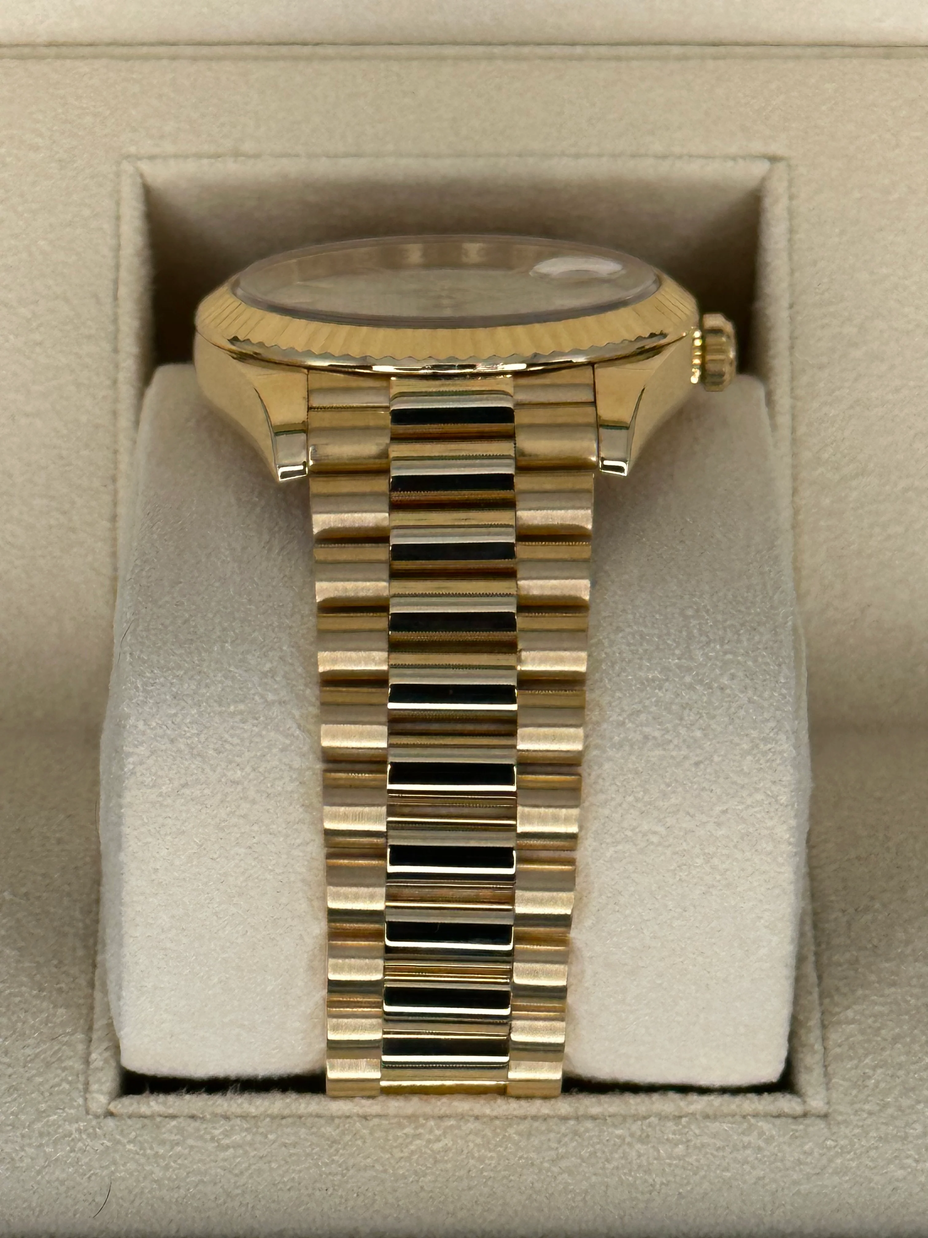 Rolex Day-Date 40mm 228238 Presidential Silver Motif Dial - Image 3