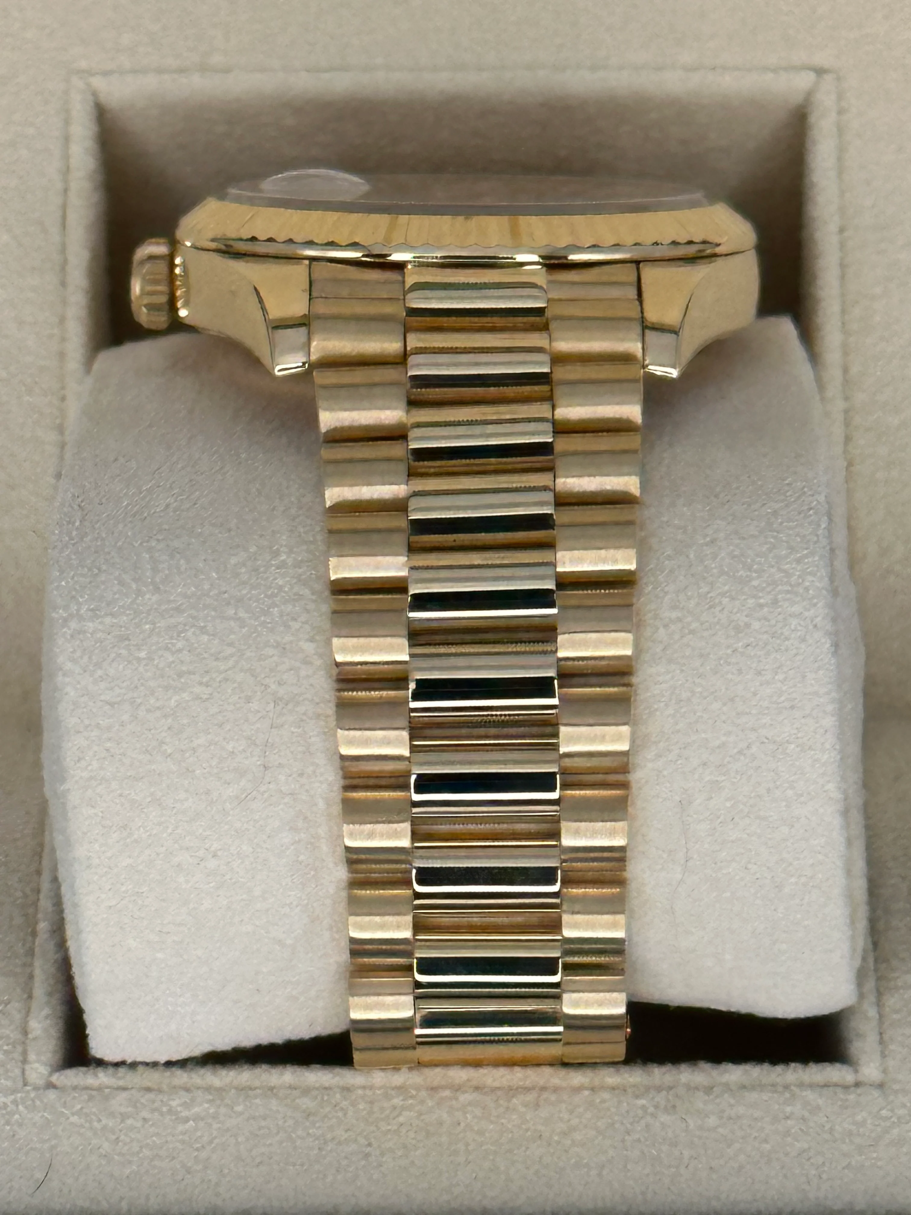 Rolex Day-Date 40mm 228238 Presidential Silver Motif Dial - Image 4