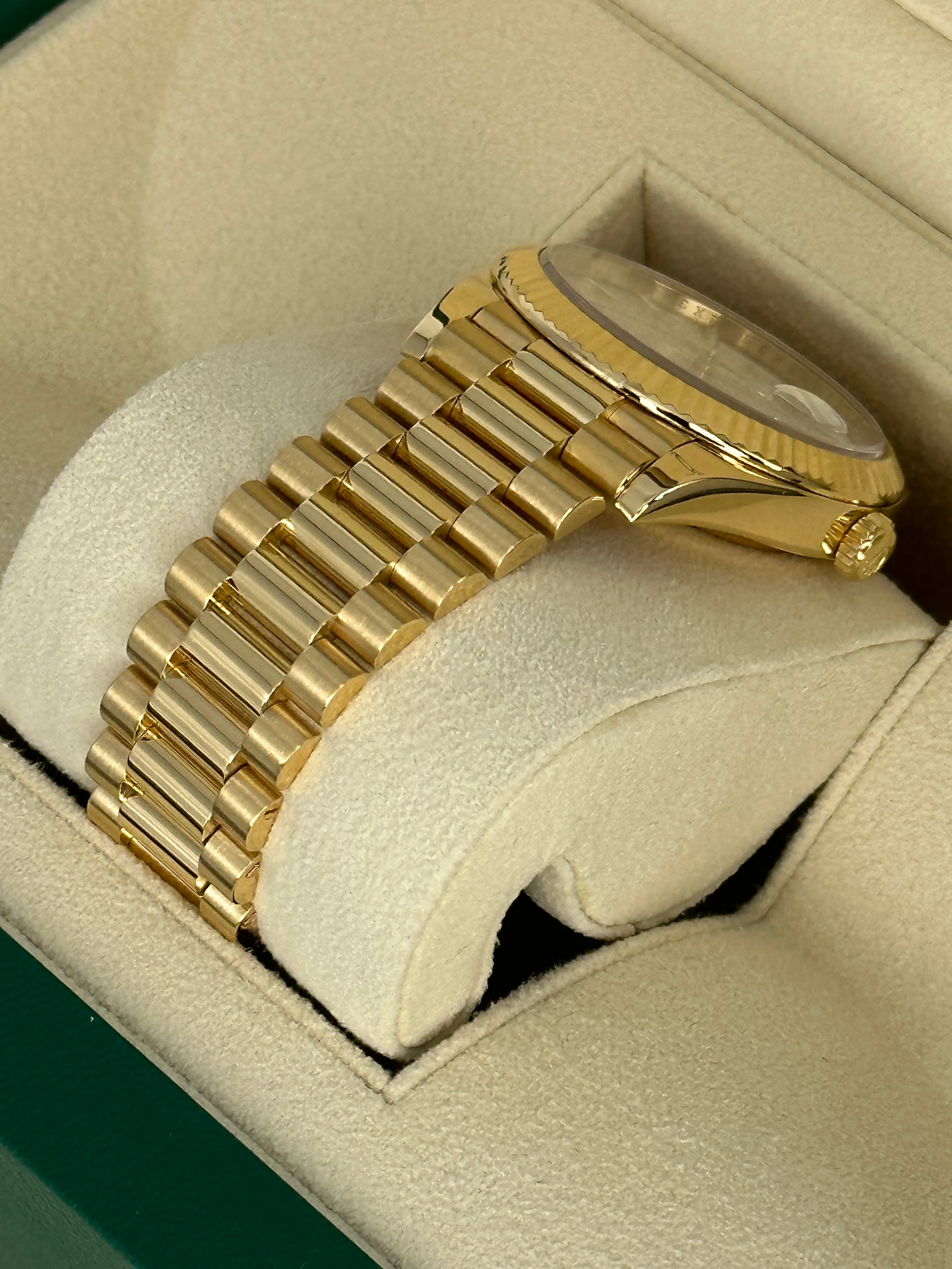 Rolex Day-Date 40mm 228238 Presidential Silver Motif Dial - Image 5