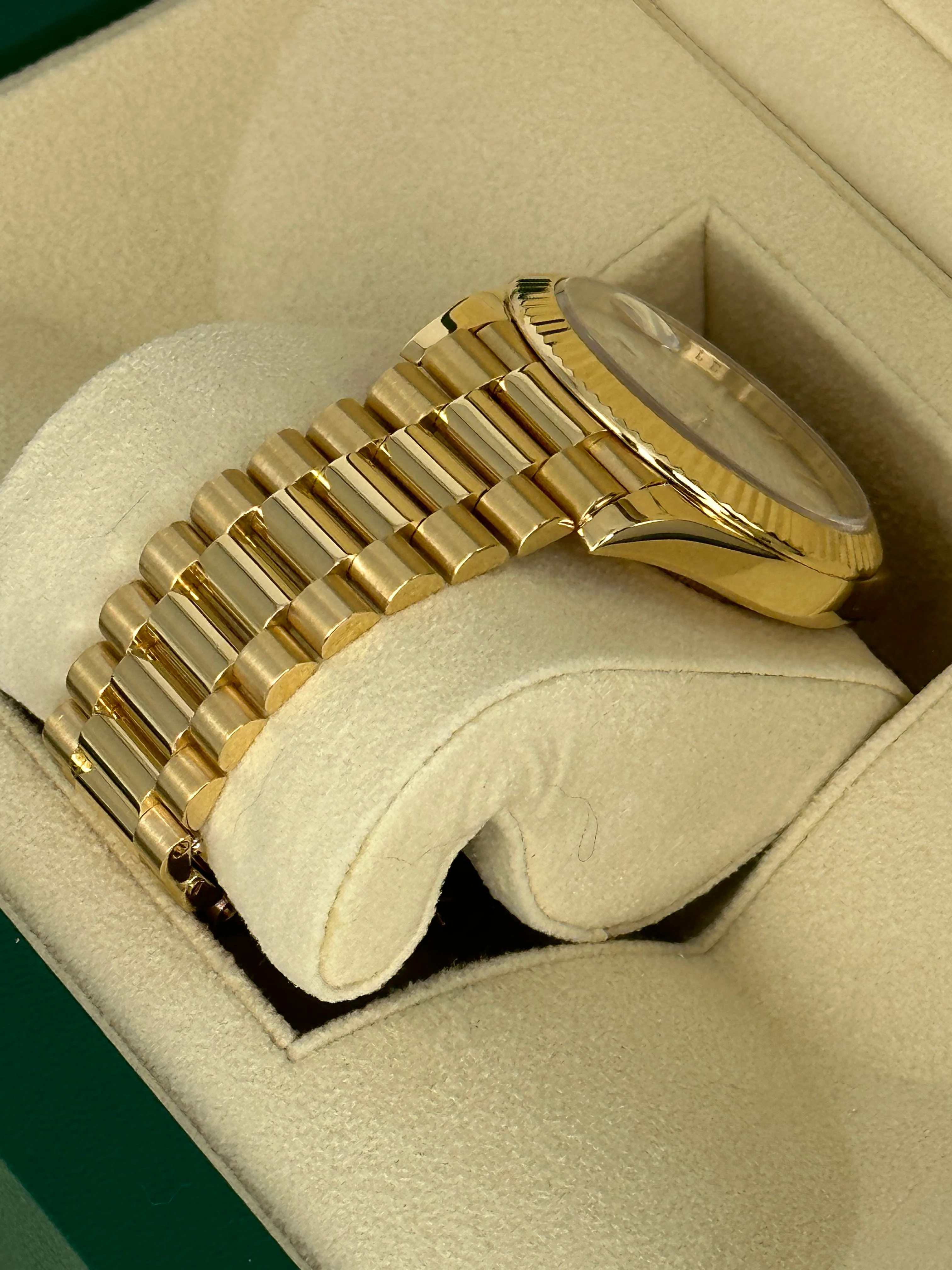 Rolex Day-Date 40mm 228238 Presidential Silver Motif Dial - Image 7