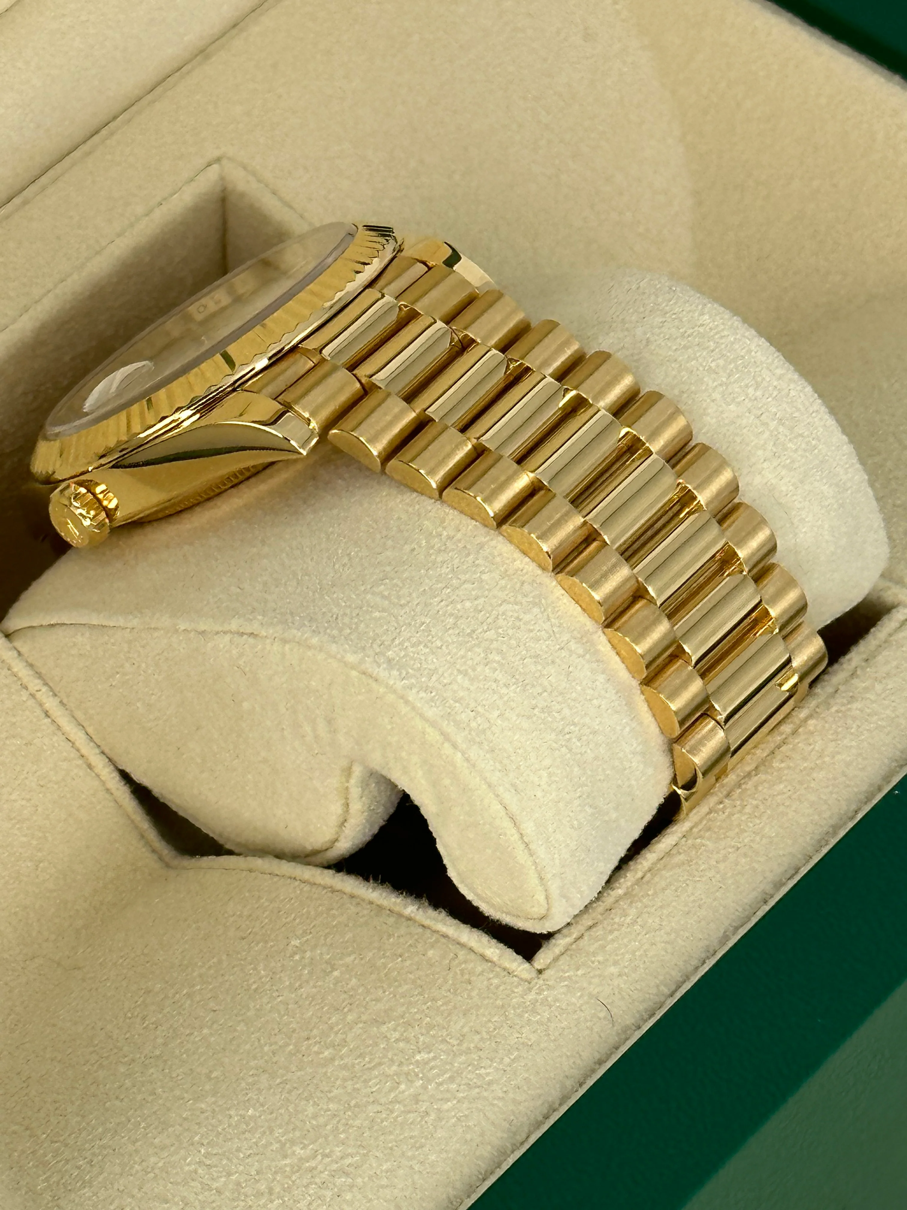 Rolex Day-Date 40mm 228238 Presidential Silver Motif Dial - Image 8