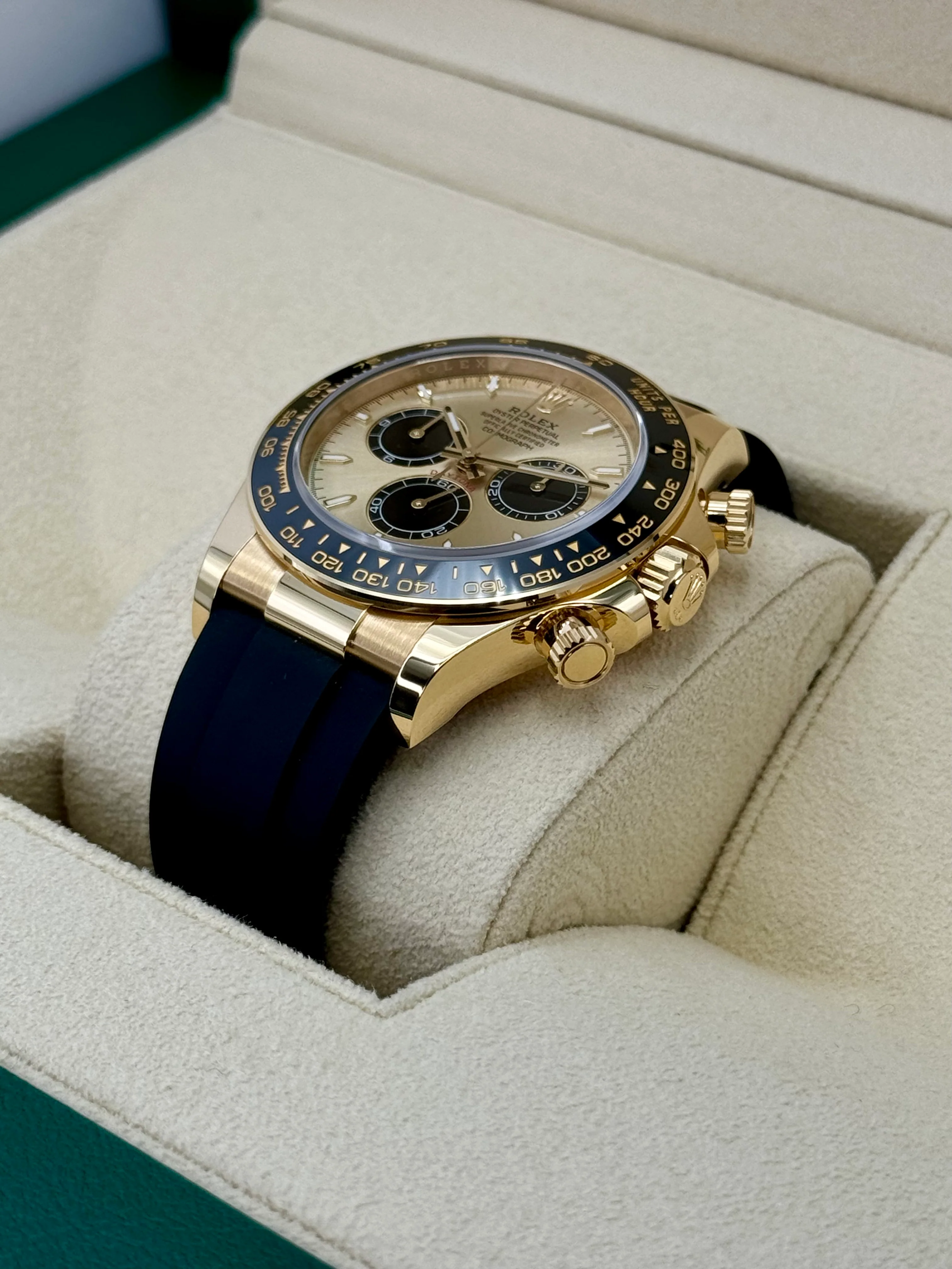 NEW 2025 Rolex Daytona 40mm 126518LN Yellow Gold Champagne Dial - Image 5