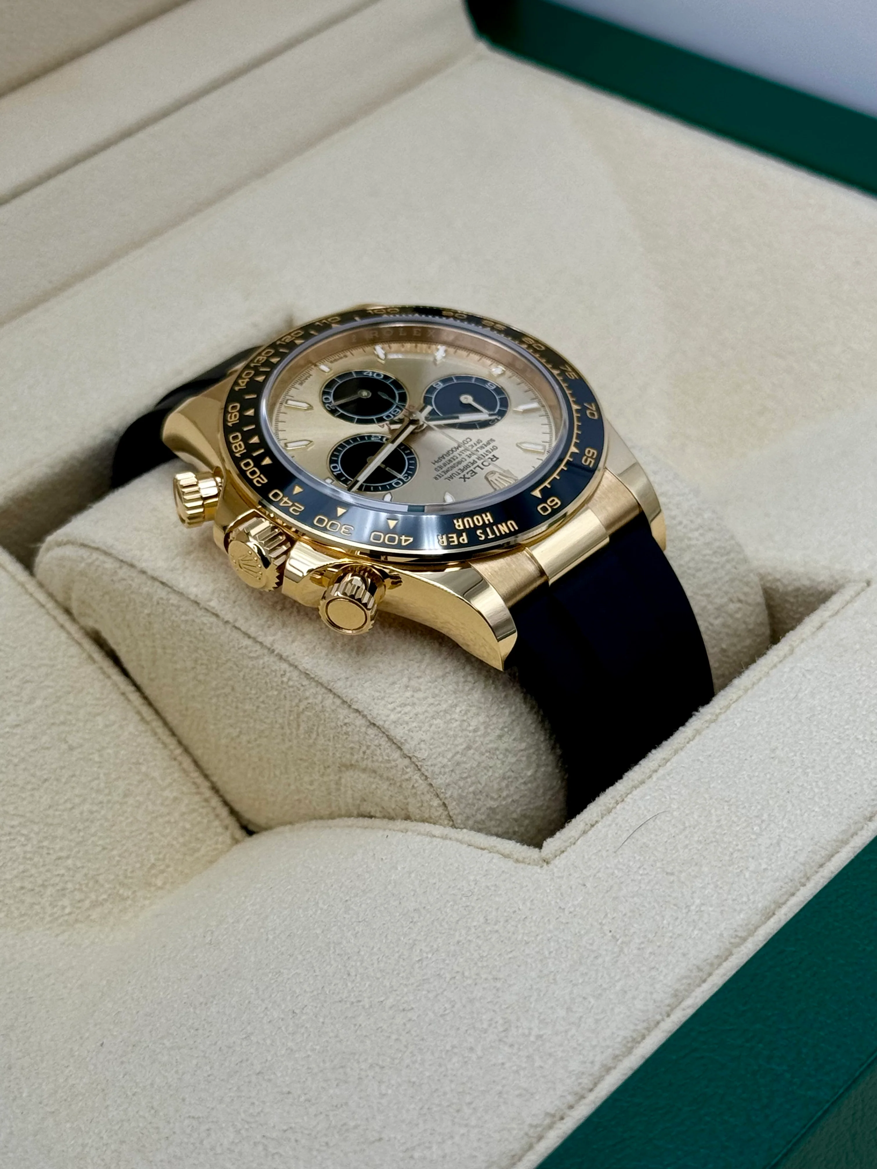 NEW 2025 Rolex Daytona 40mm 126518LN Yellow Gold Champagne Dial - Image 8