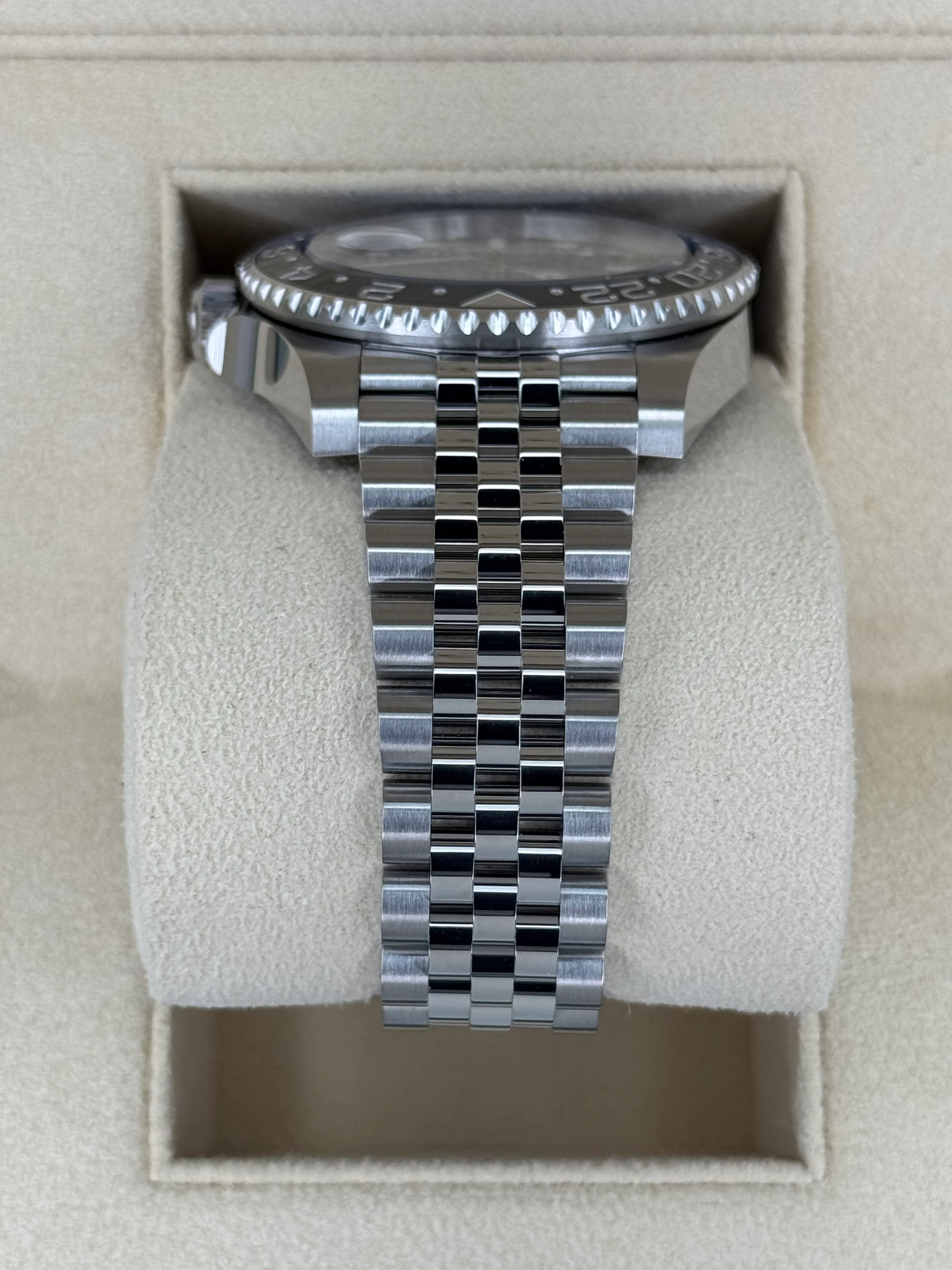 NEW 2024 Rolex GMT-Master II "Batgirl" 40mm 126710BLNR Jubilee Black Dial - Image 4