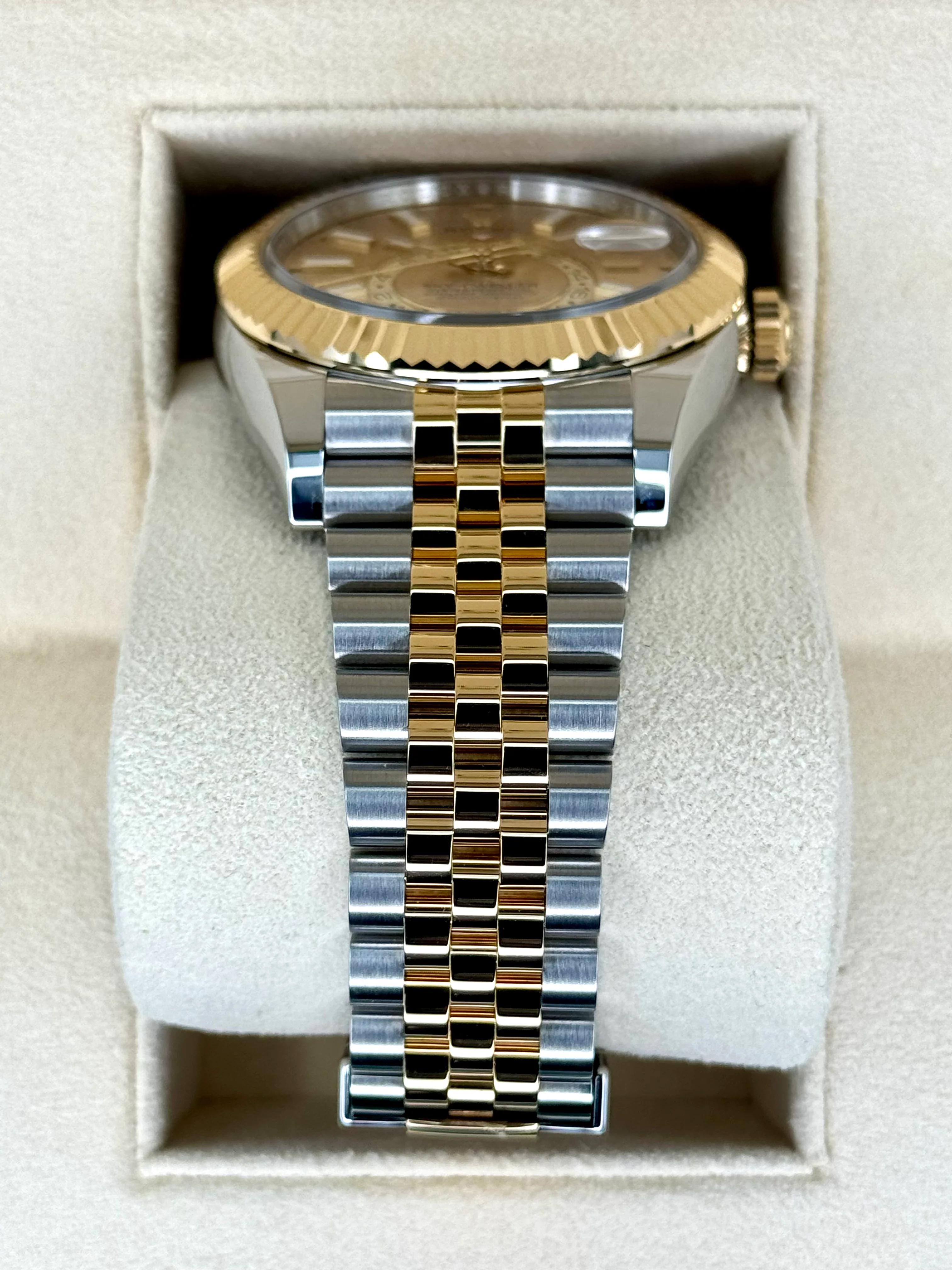 NEW 2025 Rolex Sky-Dweller 42mm 336933 Jubilee Champagne Dial - Image 3