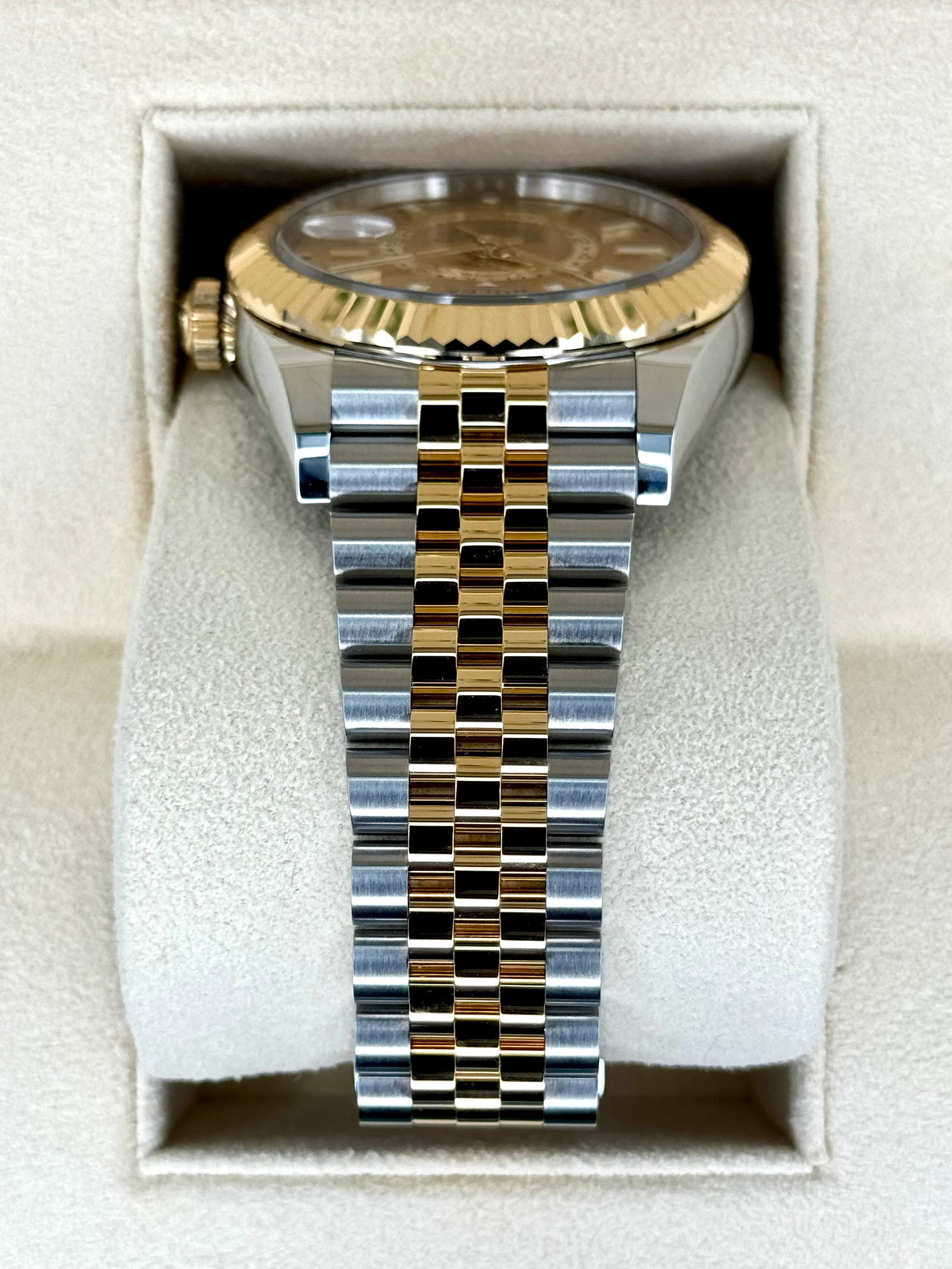 NEW 2025 Rolex Sky-Dweller 42mm 336933 Jubilee Champagne Dial - Image 4