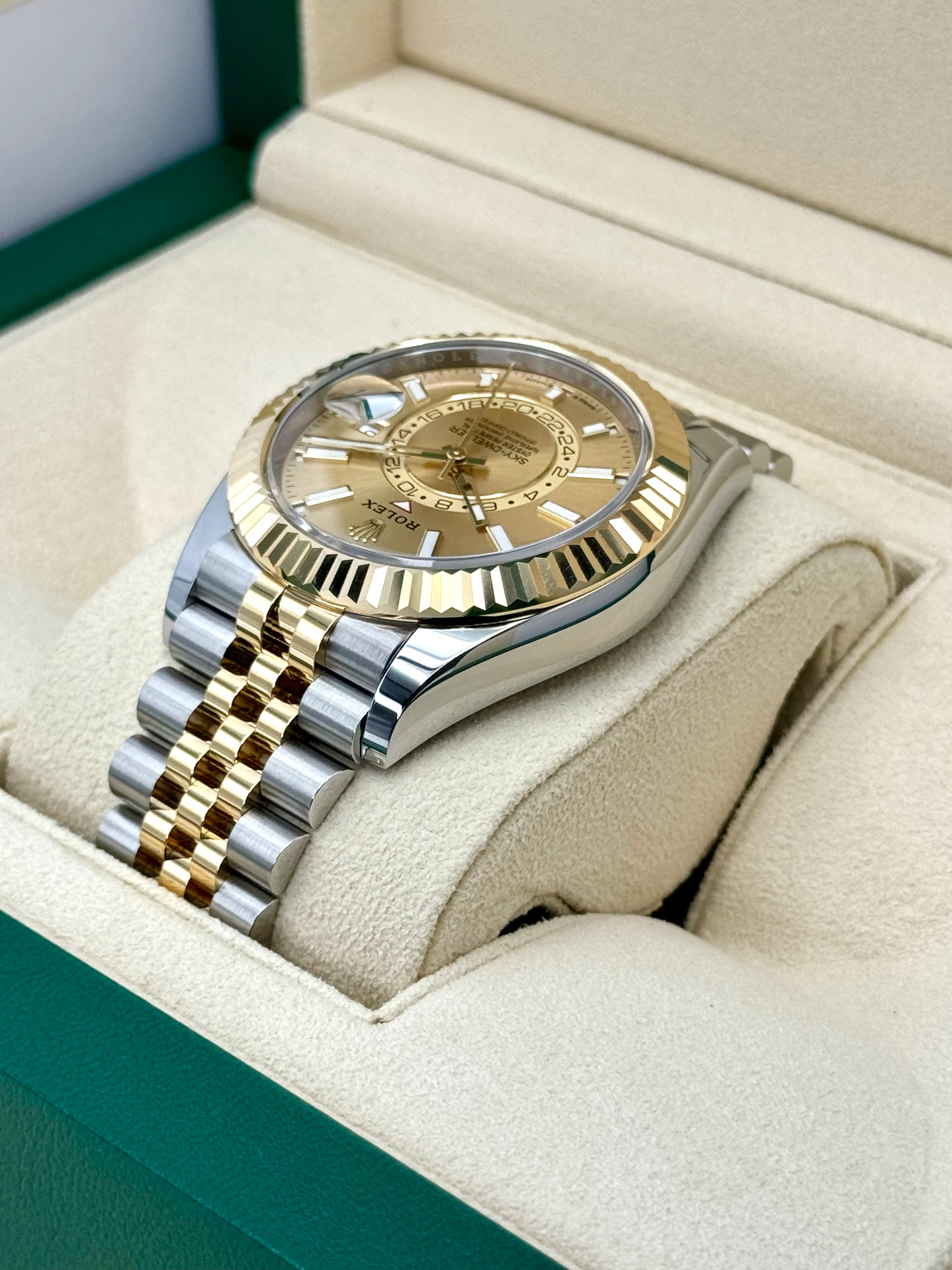 NEW 2025 Rolex Sky-Dweller 42mm 336933 Jubilee Champagne Dial - Image 7