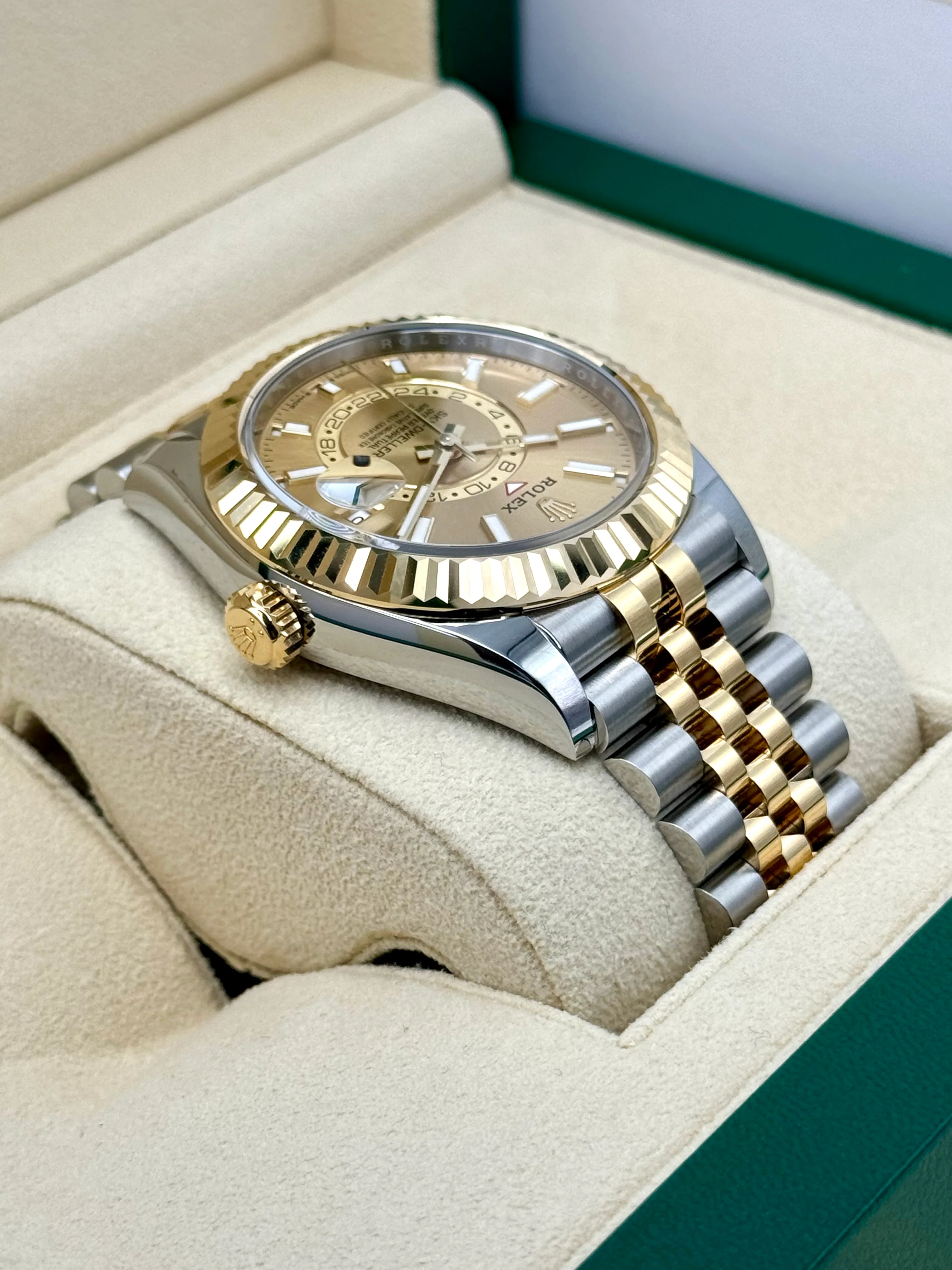 NEW 2025 Rolex Sky-Dweller 42mm 336933 Jubilee Champagne Dial - Image 8