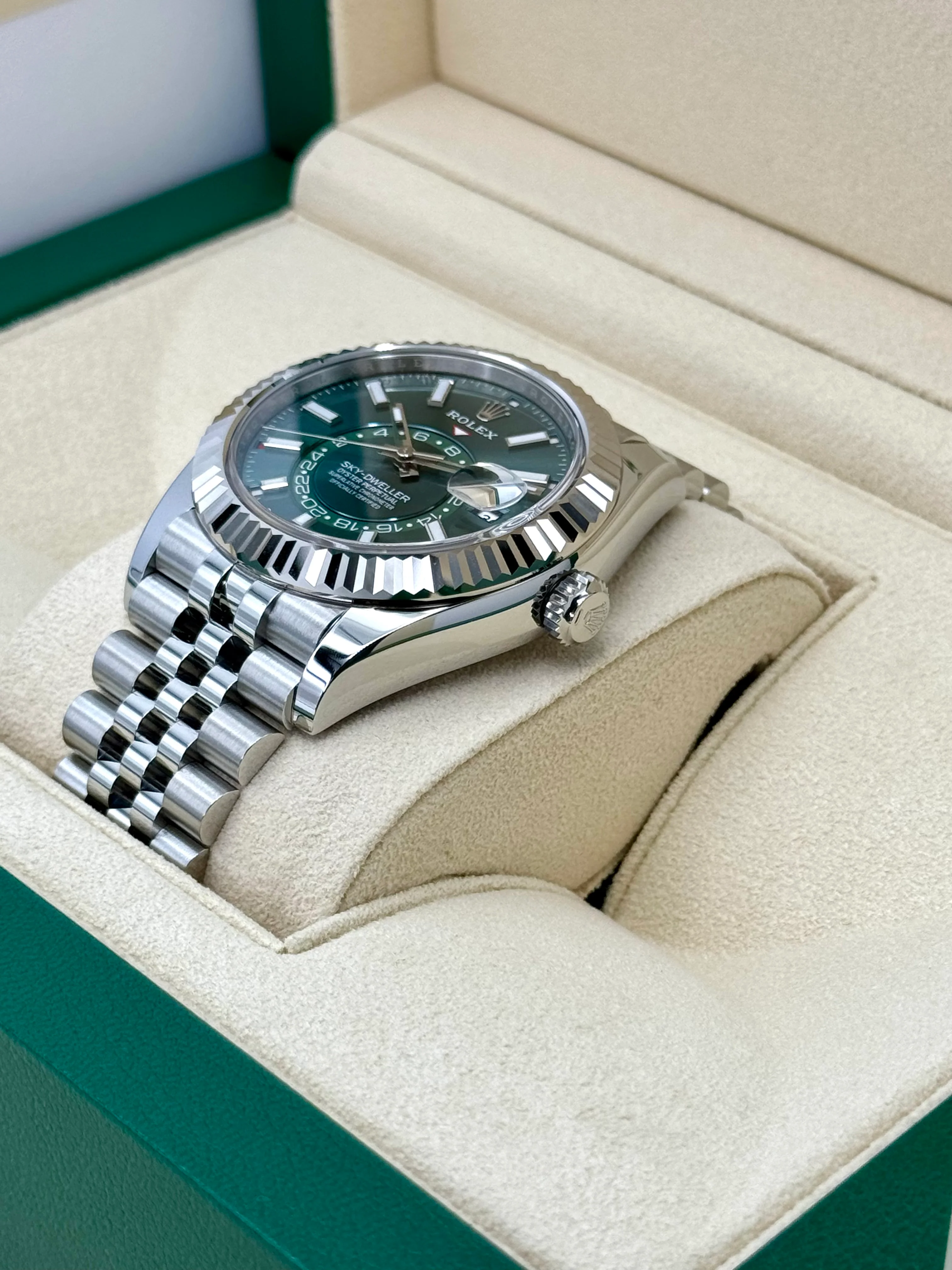 NEW 2025 Rolex Sky-Dweller 42mm 336934 Jubilee Green Dial - Image 5