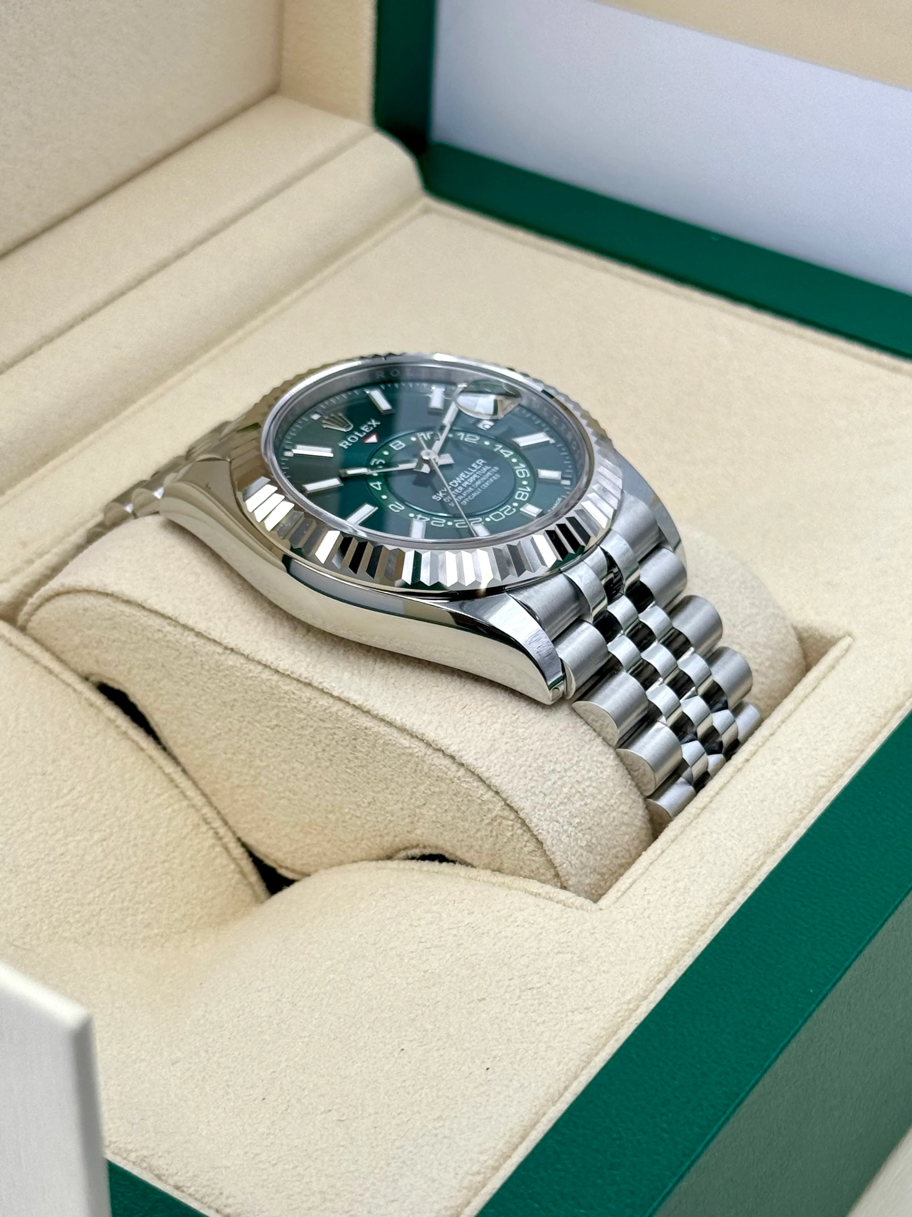 NEW 2025 Rolex Sky-Dweller 42mm 336934 Jubilee Green Dial - Image 6