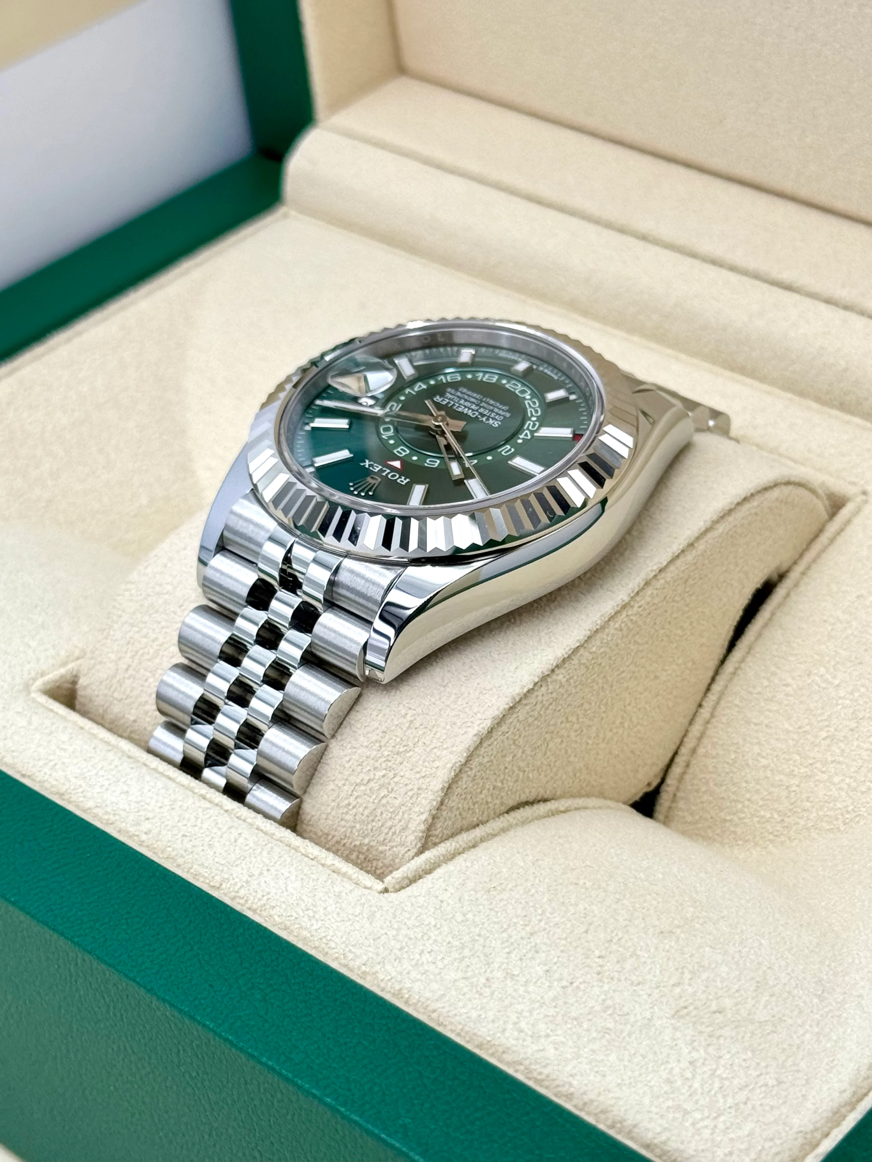 NEW 2025 Rolex Sky-Dweller 42mm 336934 Jubilee Green Dial - Image 7