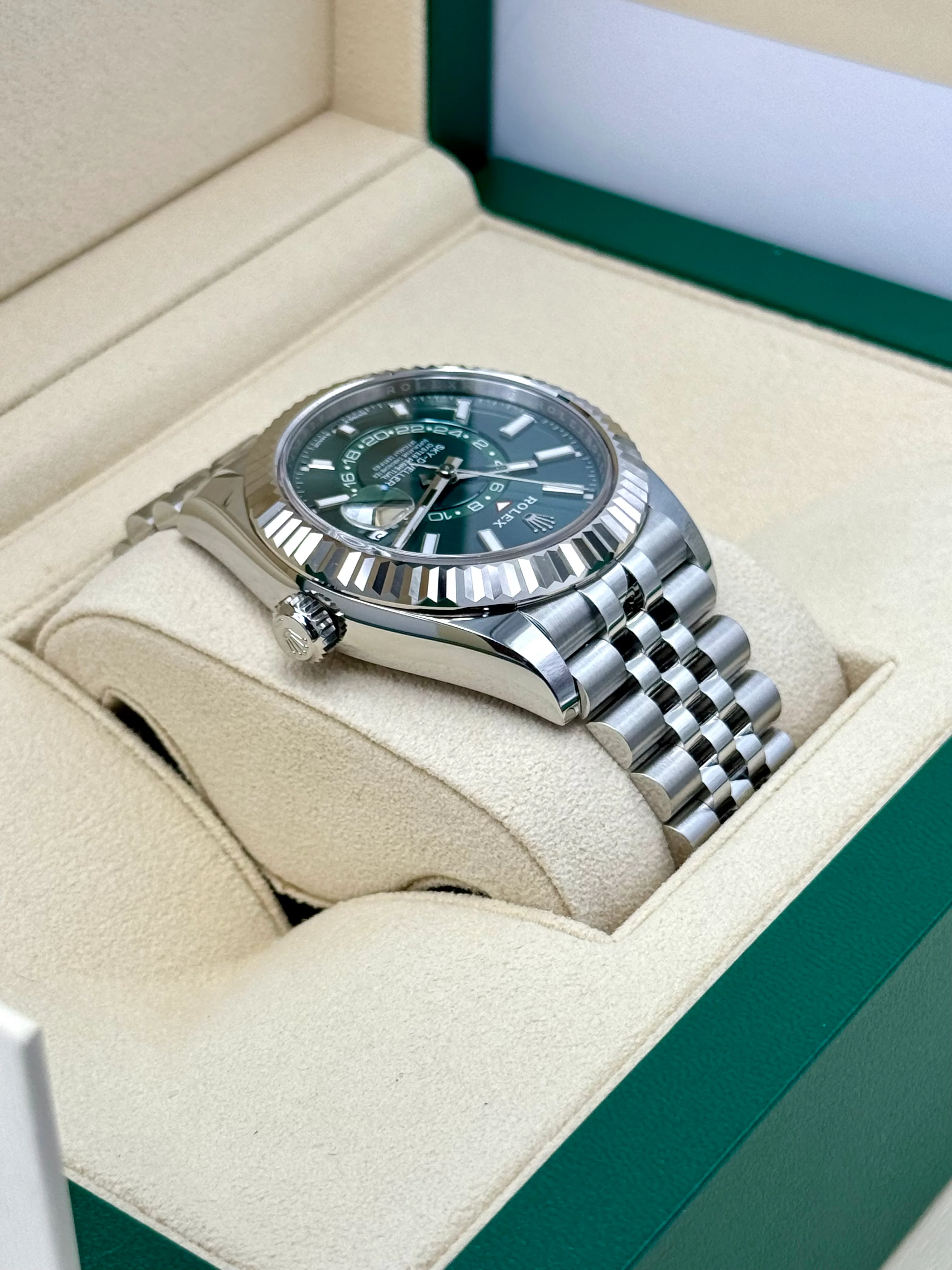 NEW 2025 Rolex Sky-Dweller 42mm 336934 Jubilee Green Dial - Image 8