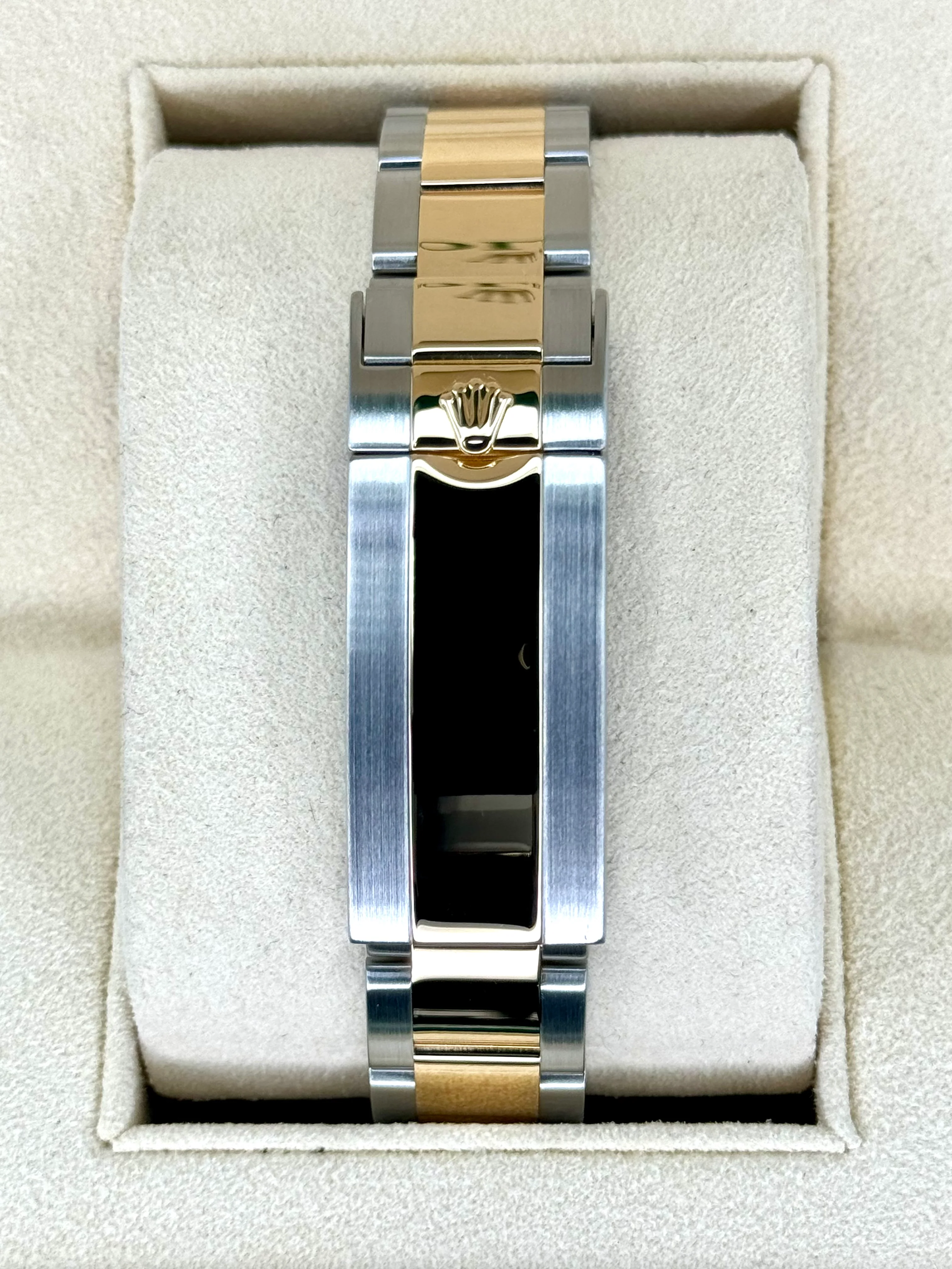 Rolex Submariner “Bluesy” 40mm 116613LB Two-Tone Flat Blue Dial - Image 2