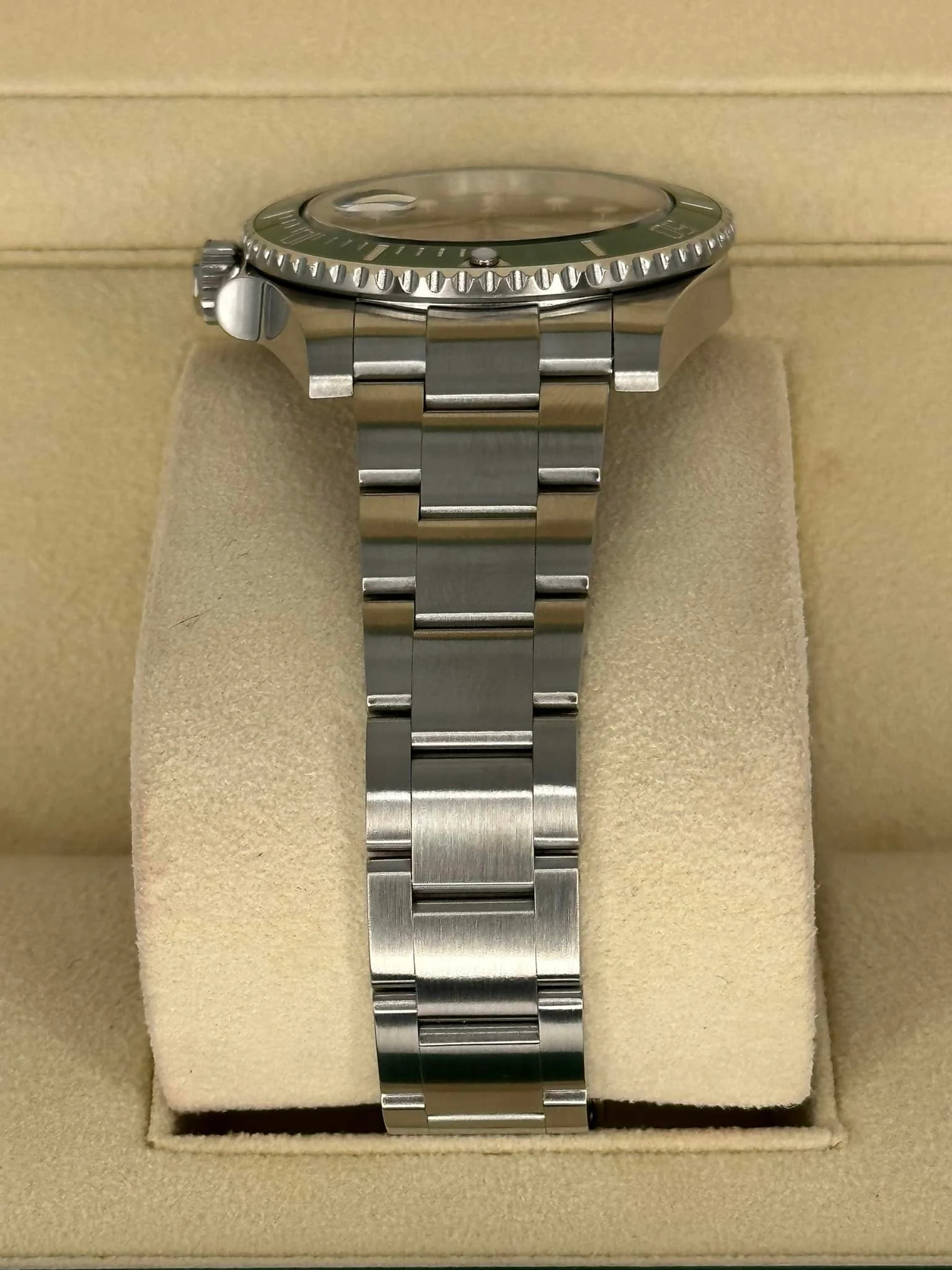 Rolex Submariner "Hulk" 40mm 116610LV Green Dial - Image 4