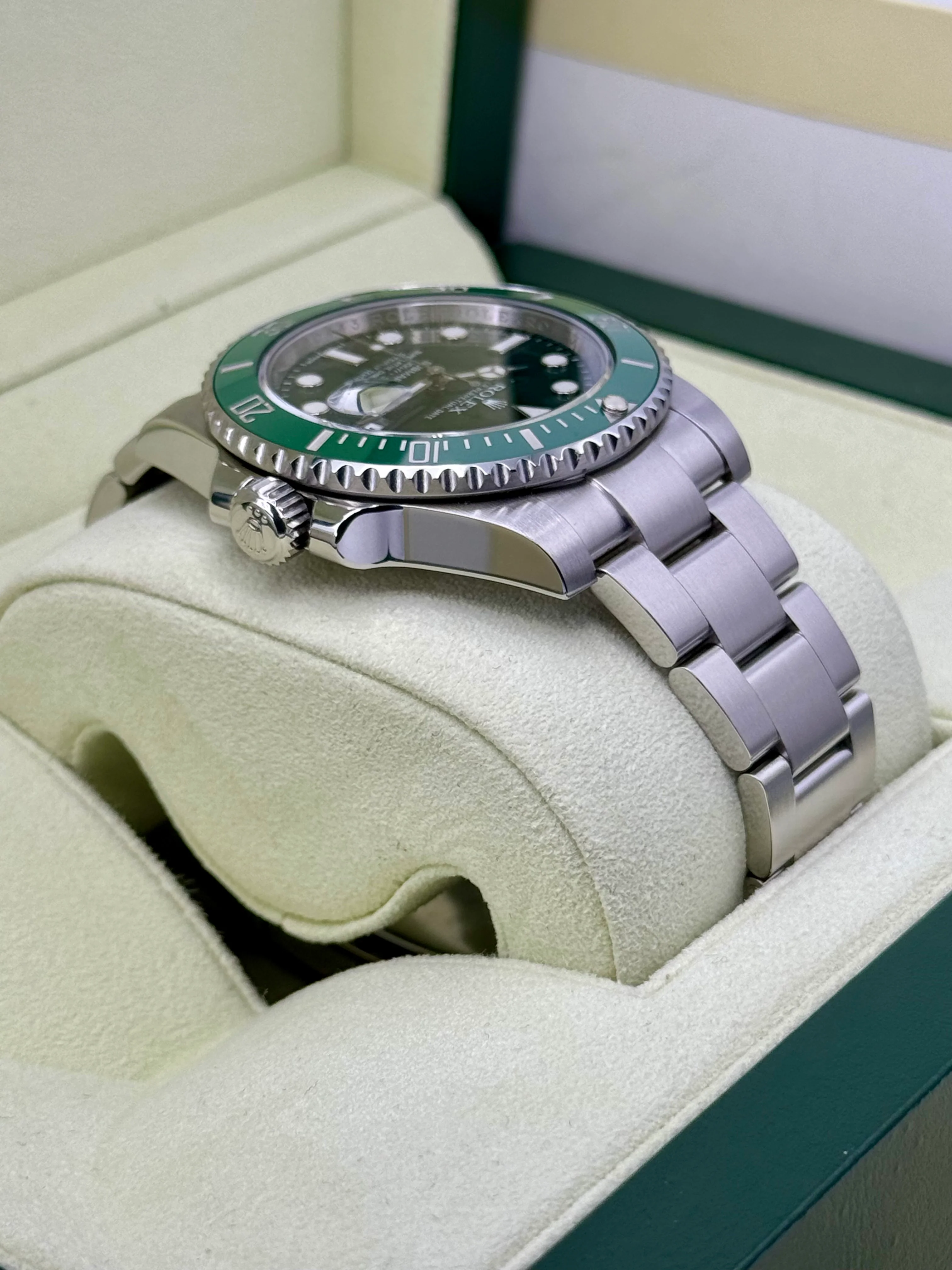 Rolex Submariner "Hulk" 40mm 116610LV Green Dial - Image 8