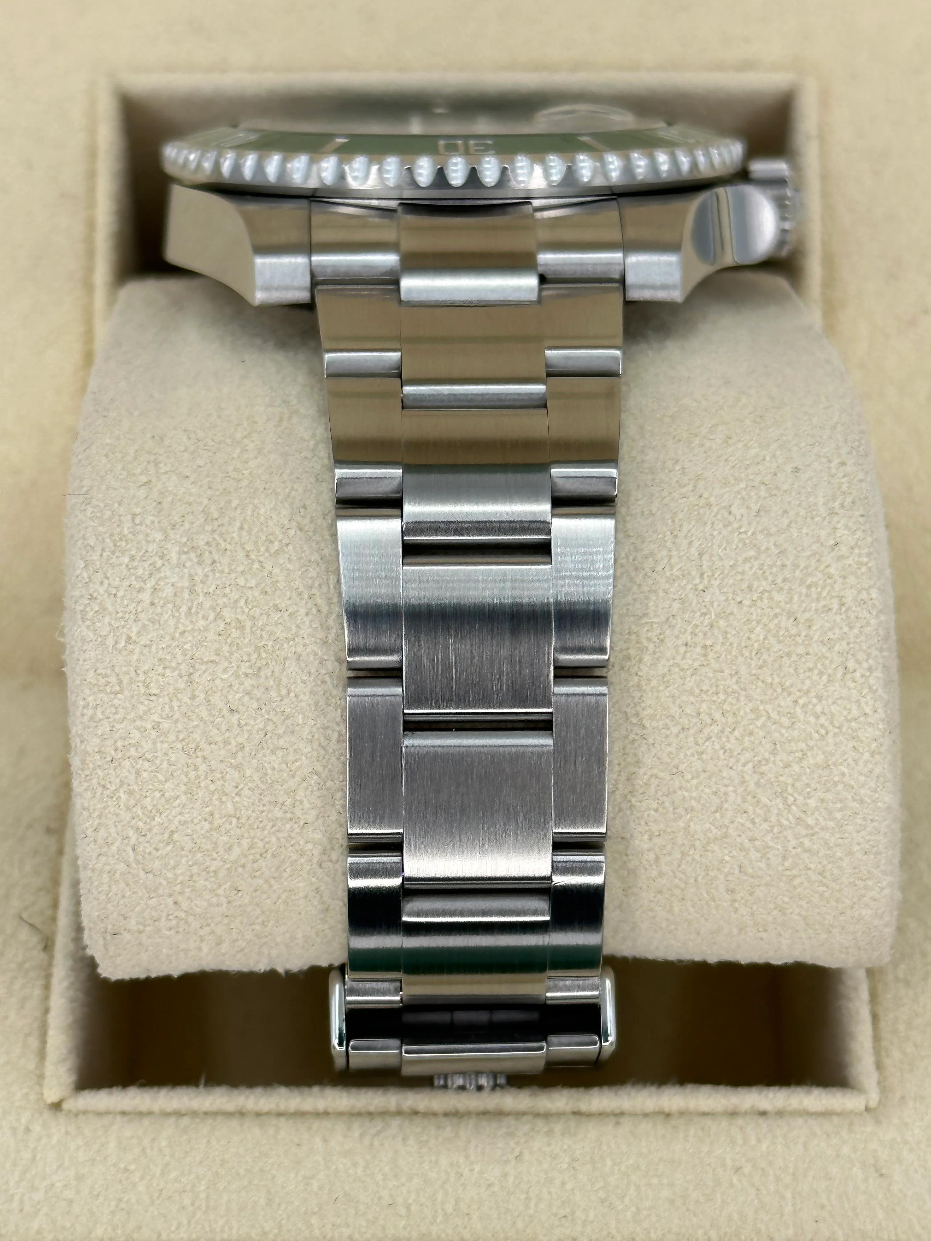 Rolex Submariner "Hulk" 40mm 116610LV Green Dial - Image 3
