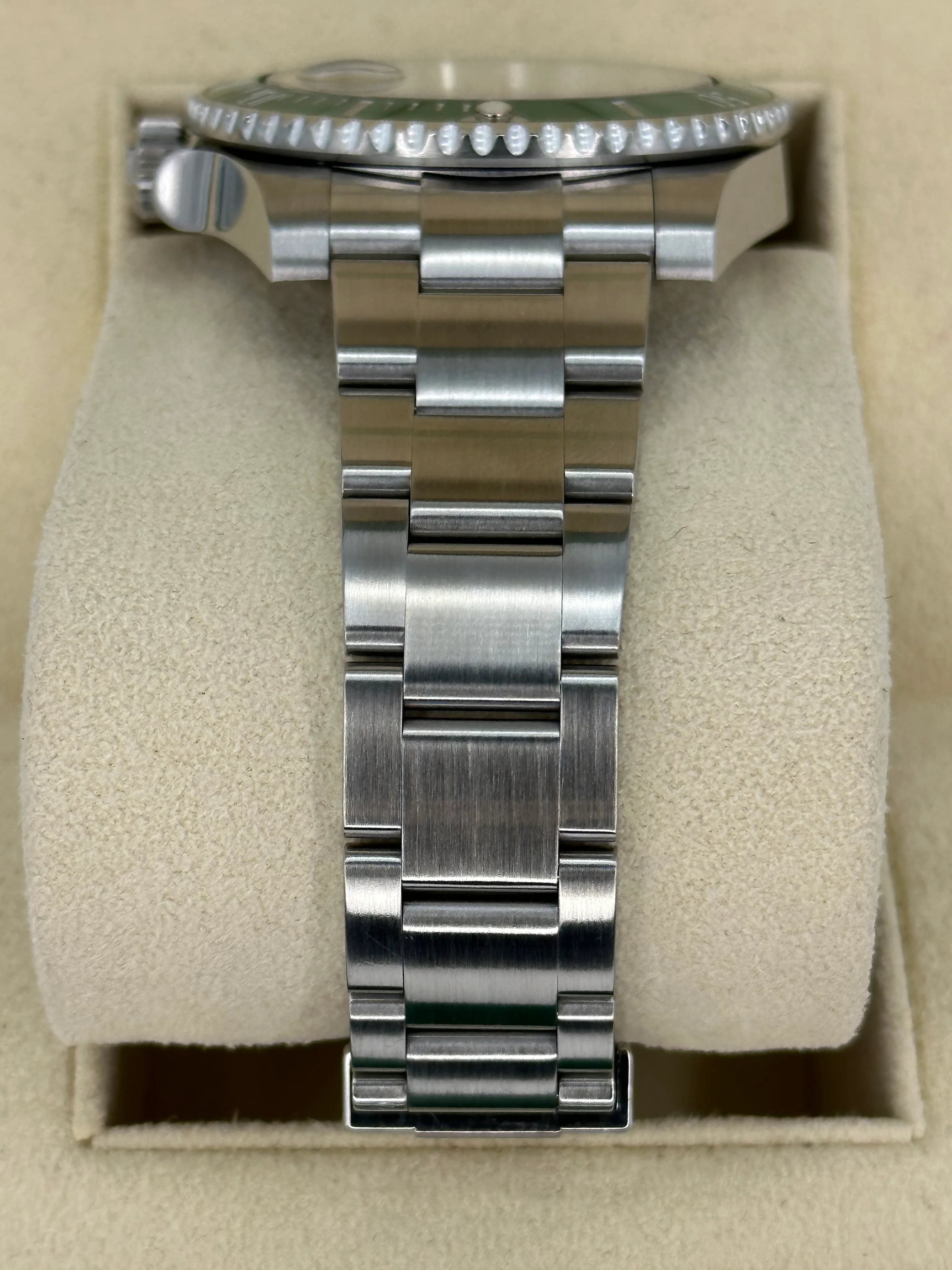 Rolex Submariner "Hulk" 40mm 116610LV Green Dial - Image 4