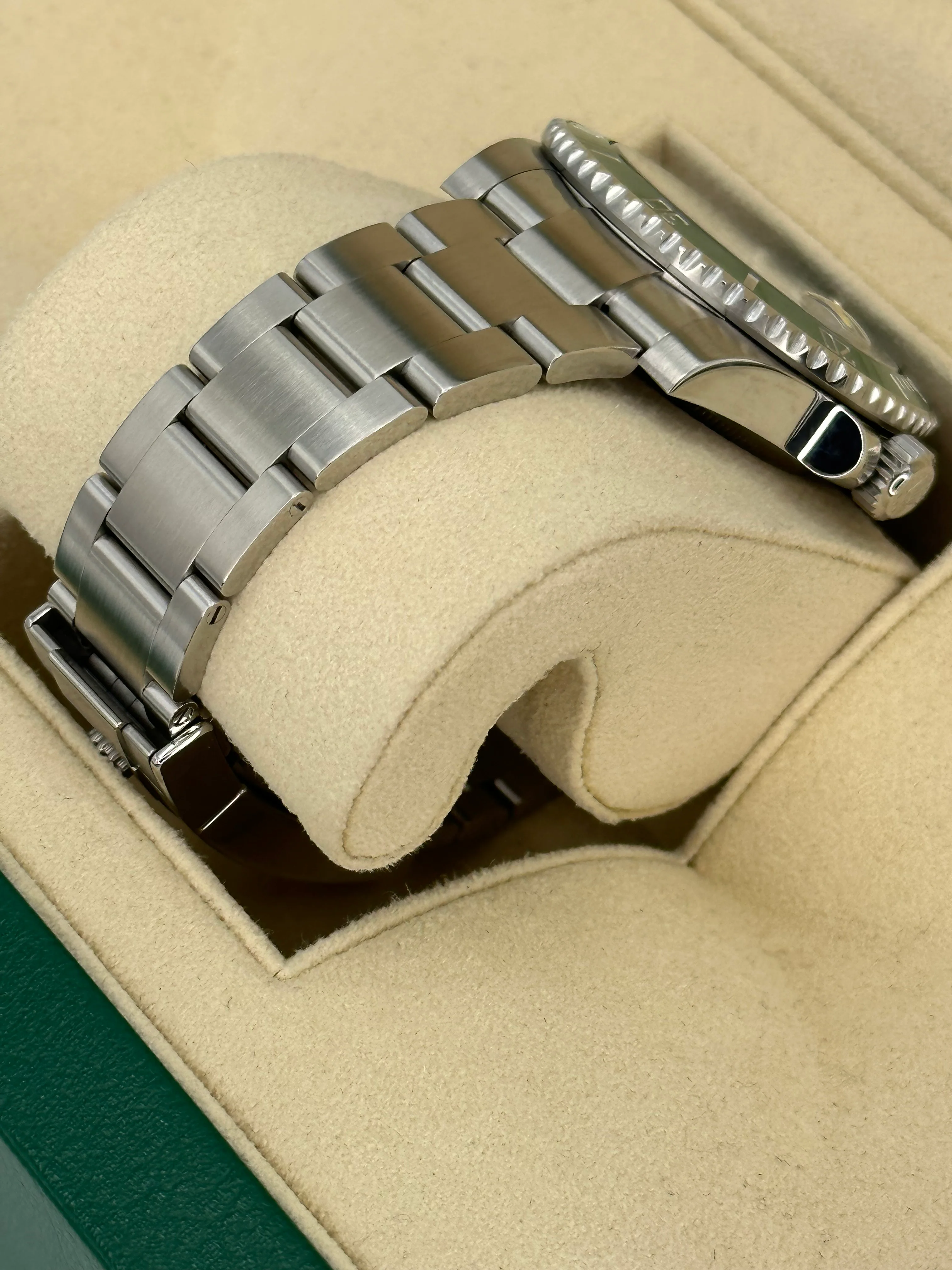 Rolex Submariner "Hulk" 40mm 116610LV Green Dial - Image 5