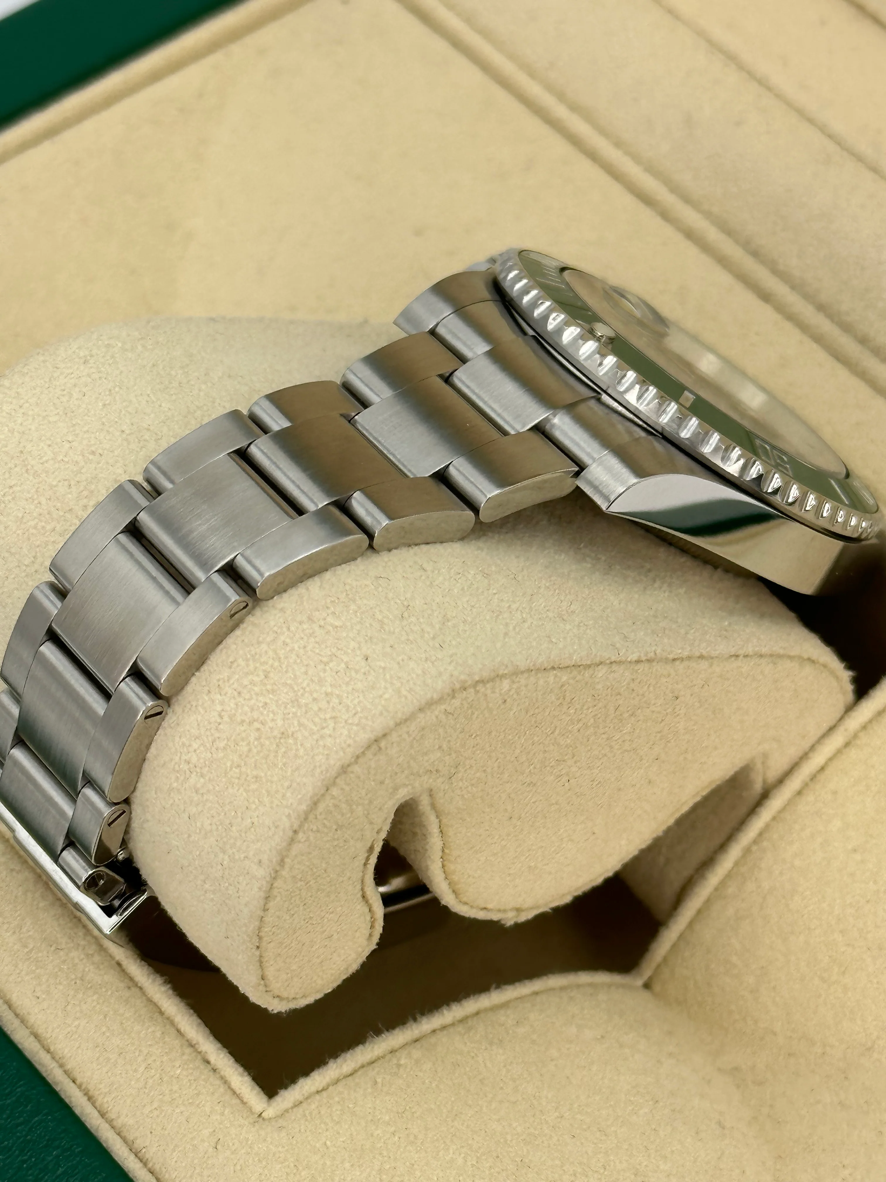 Rolex Submariner "Hulk" 40mm 116610LV Green Dial - Image 7
