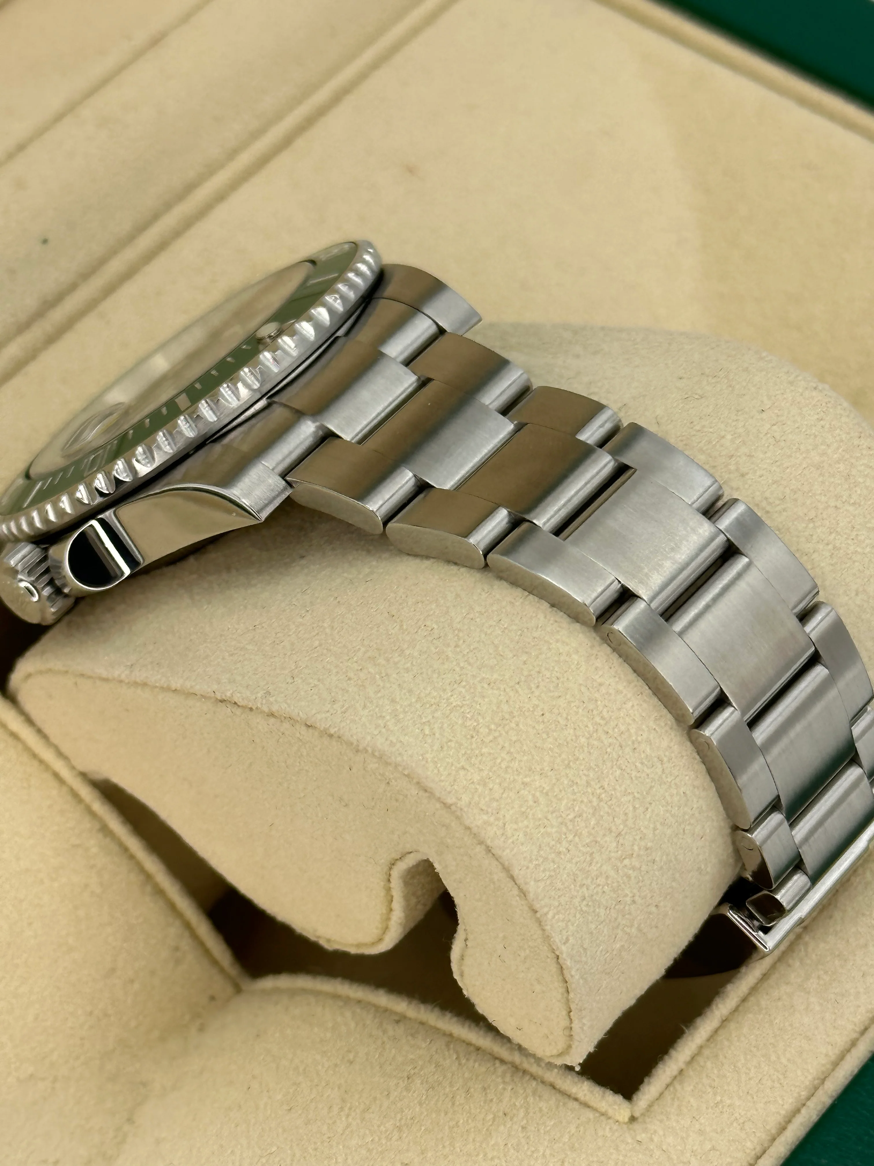 Rolex Submariner "Hulk" 40mm 116610LV Green Dial - Image 8