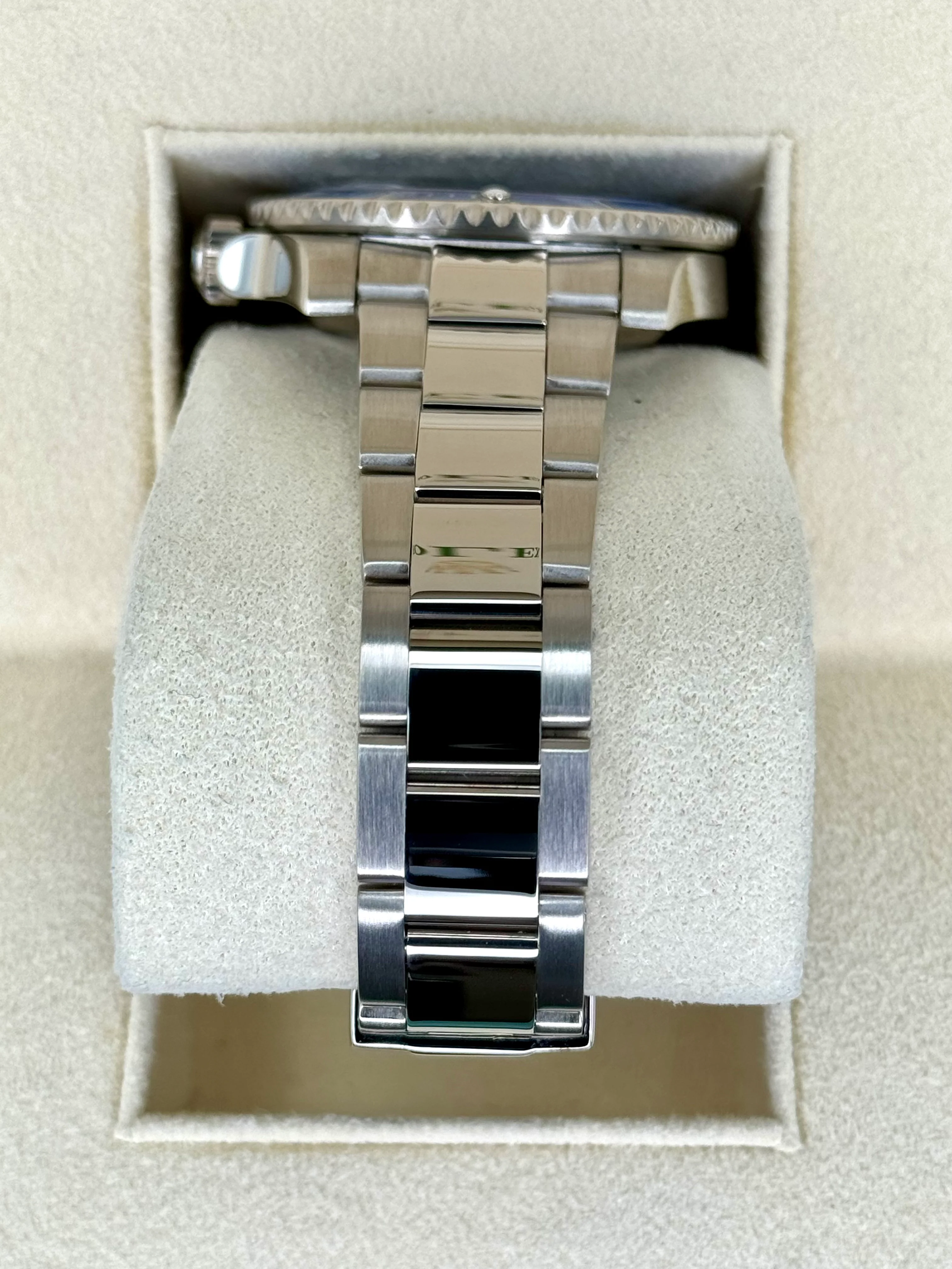 Rolex Submariner "Smurf" 40mm 116619LB White Gold Blue Dial - Image 4