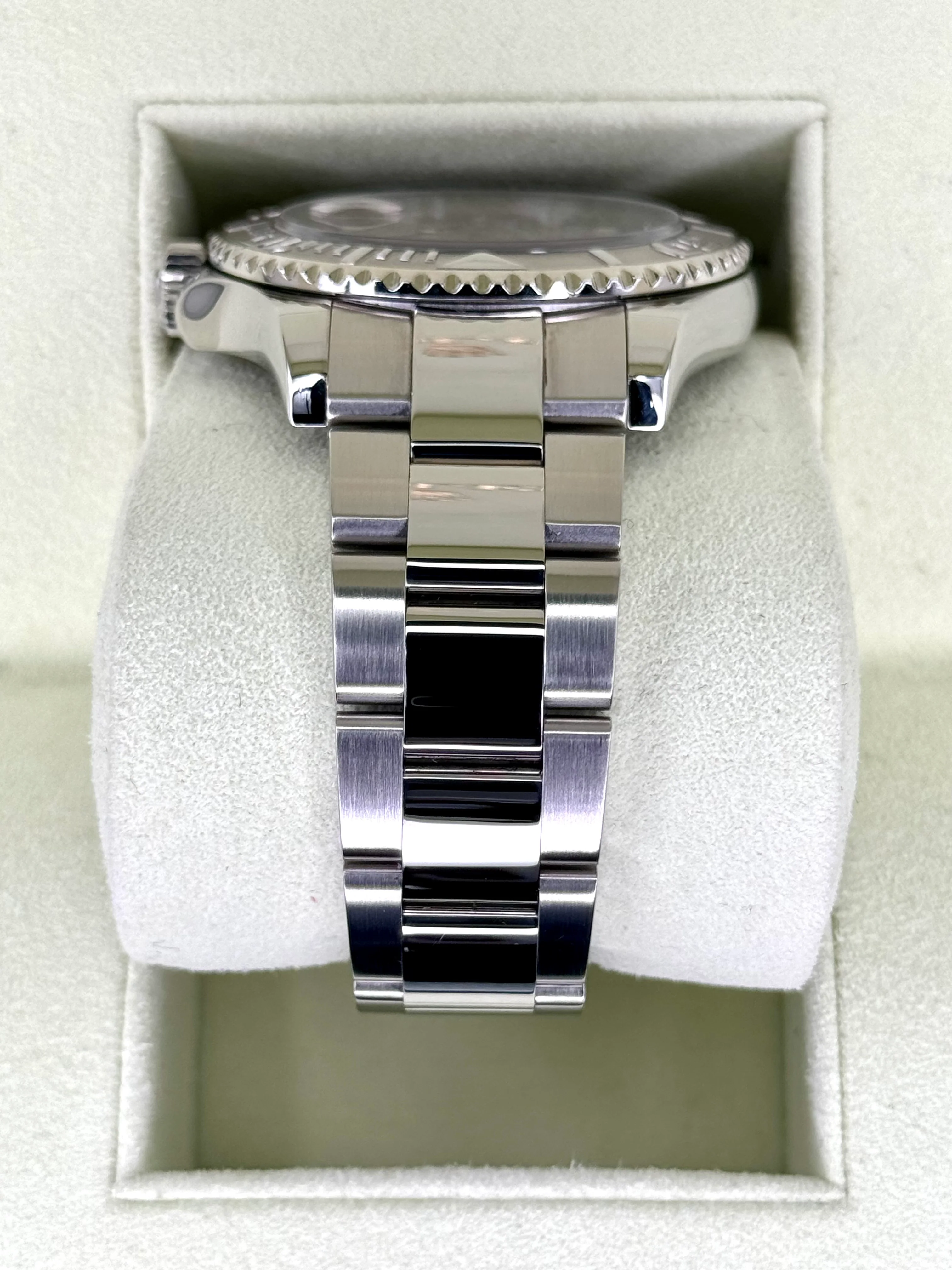 Rolex Yacht-Master 40mm 16622 Platinum Bezel and Dial - Image 4