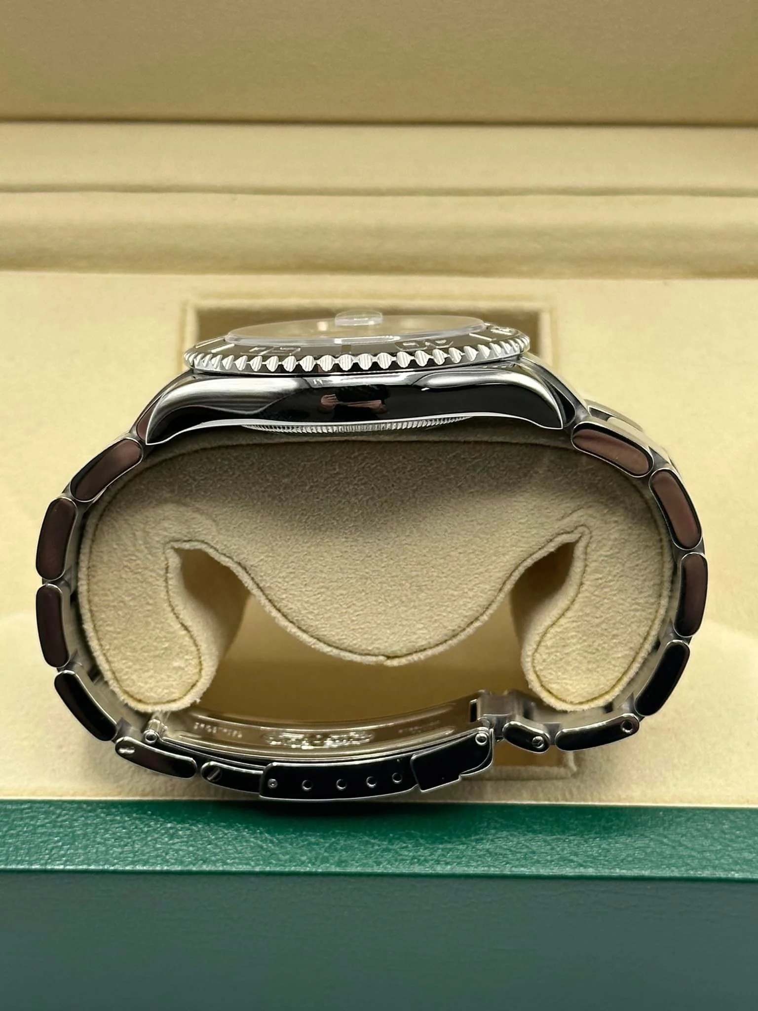 Rolex Yacht-Master 40mm 16622 Platinum Bezel and Dial - Image 10