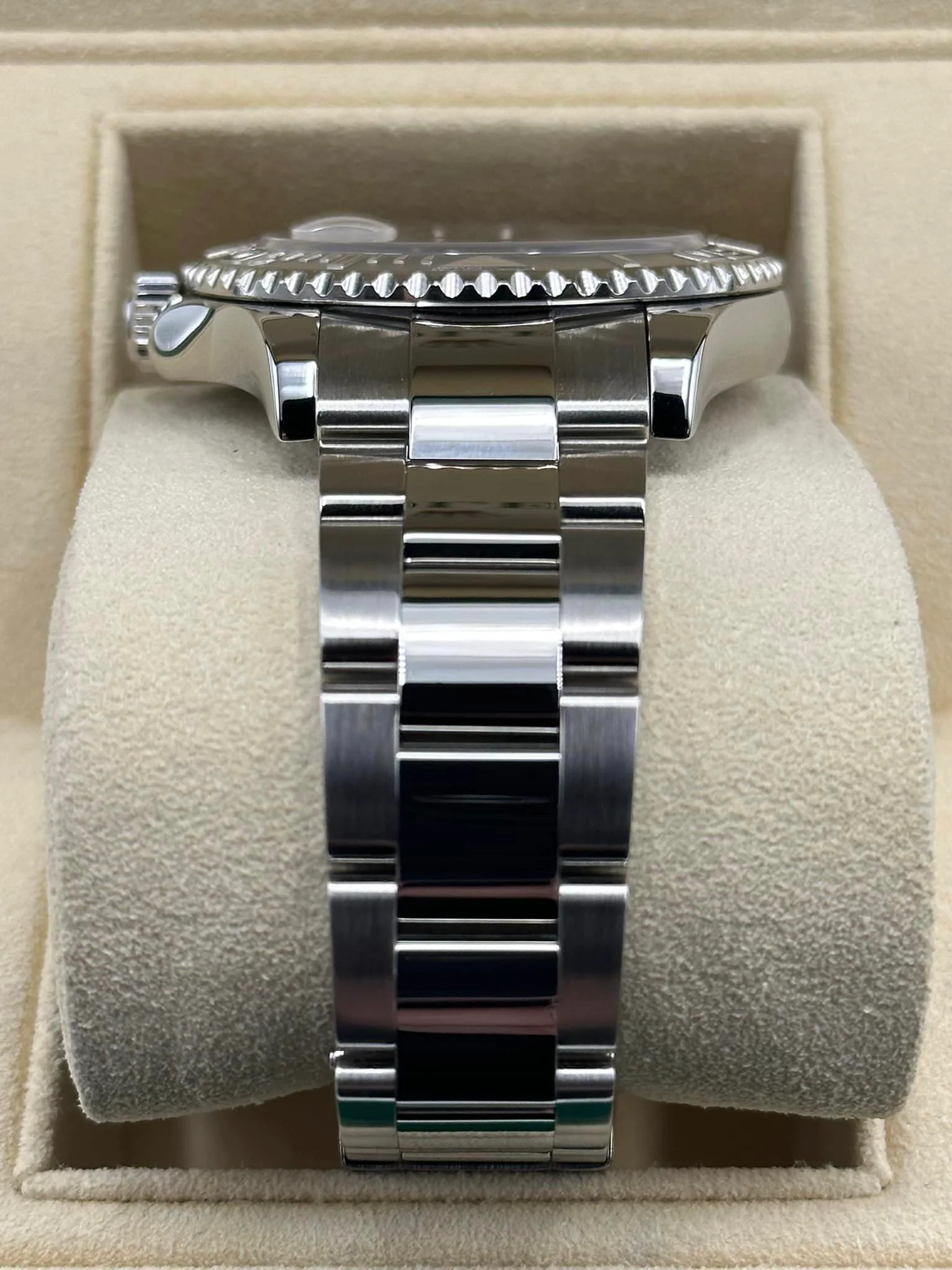 Rolex Yacht-Master 40mm 16622 Platinum Bezel and Dial - Image 4