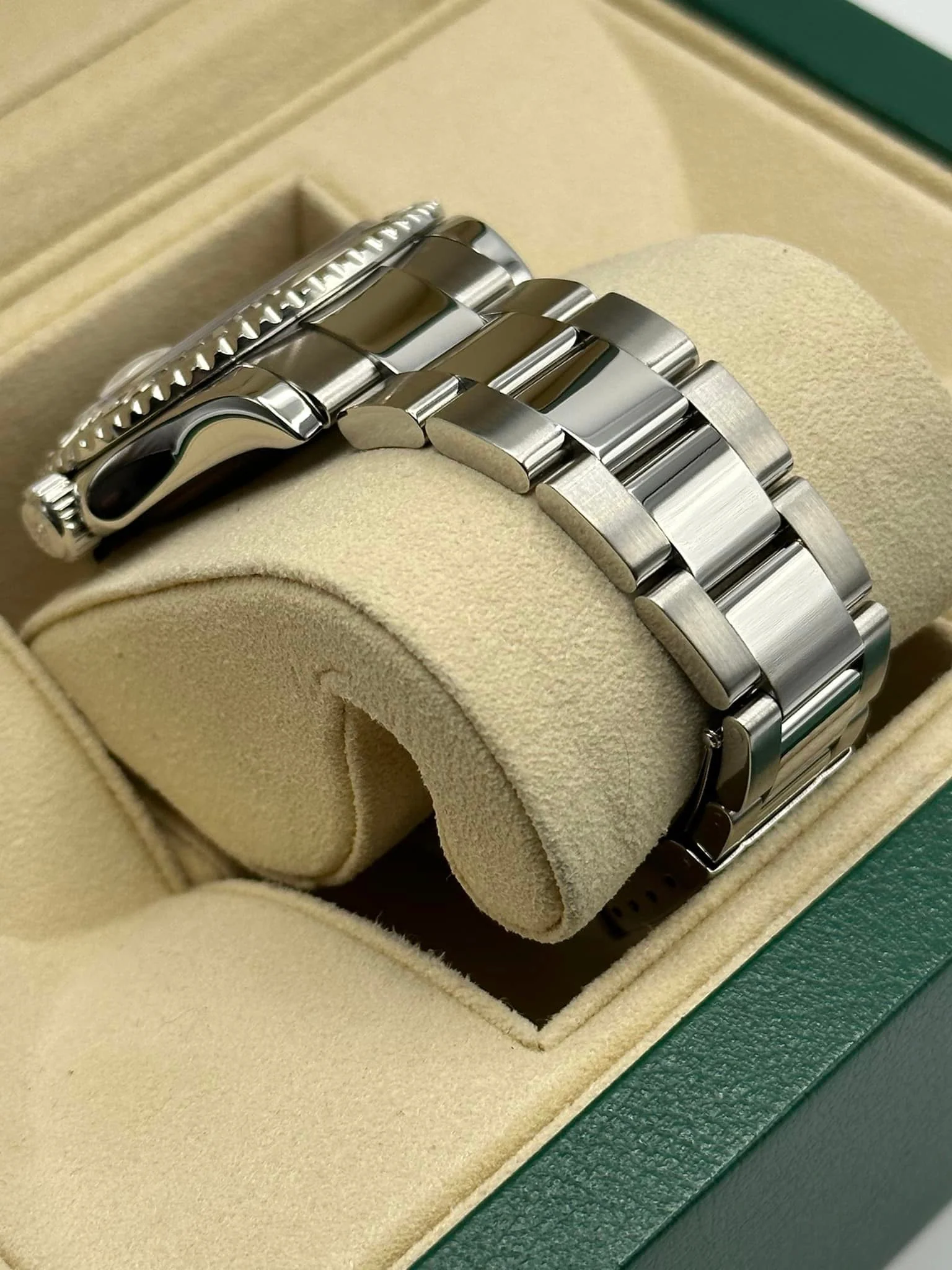 Rolex Yacht-Master 40mm 16622 Platinum Bezel and Dial - Image 5