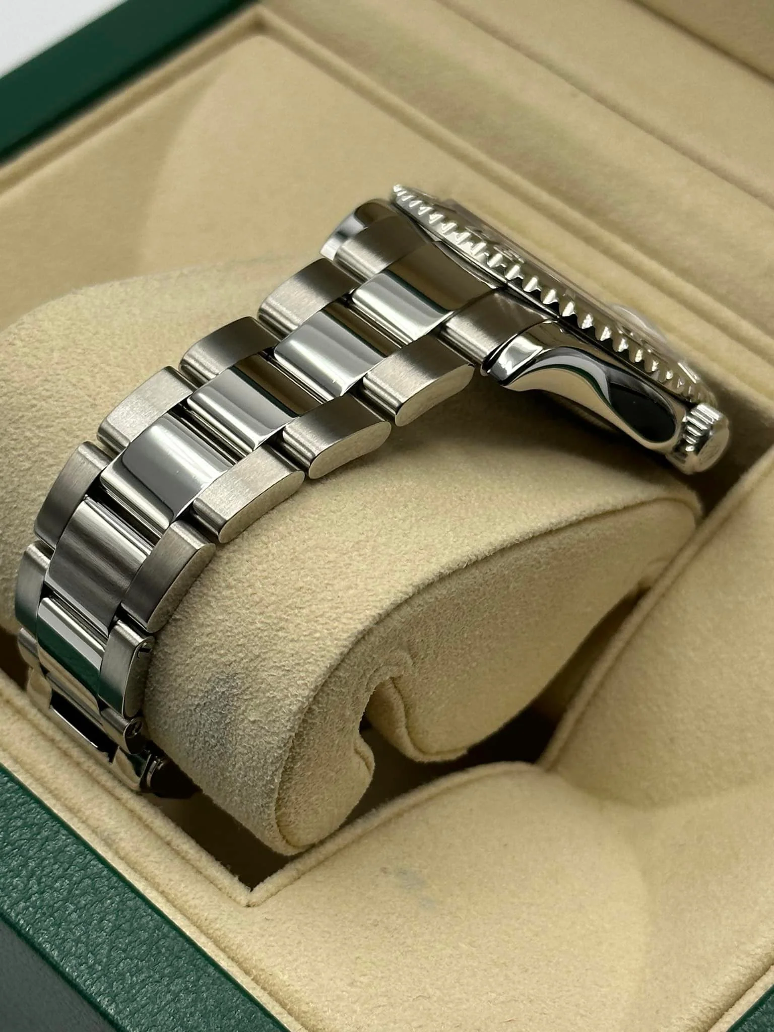 Rolex Yacht-Master 40mm 16622 Platinum Bezel and Dial - Image 6