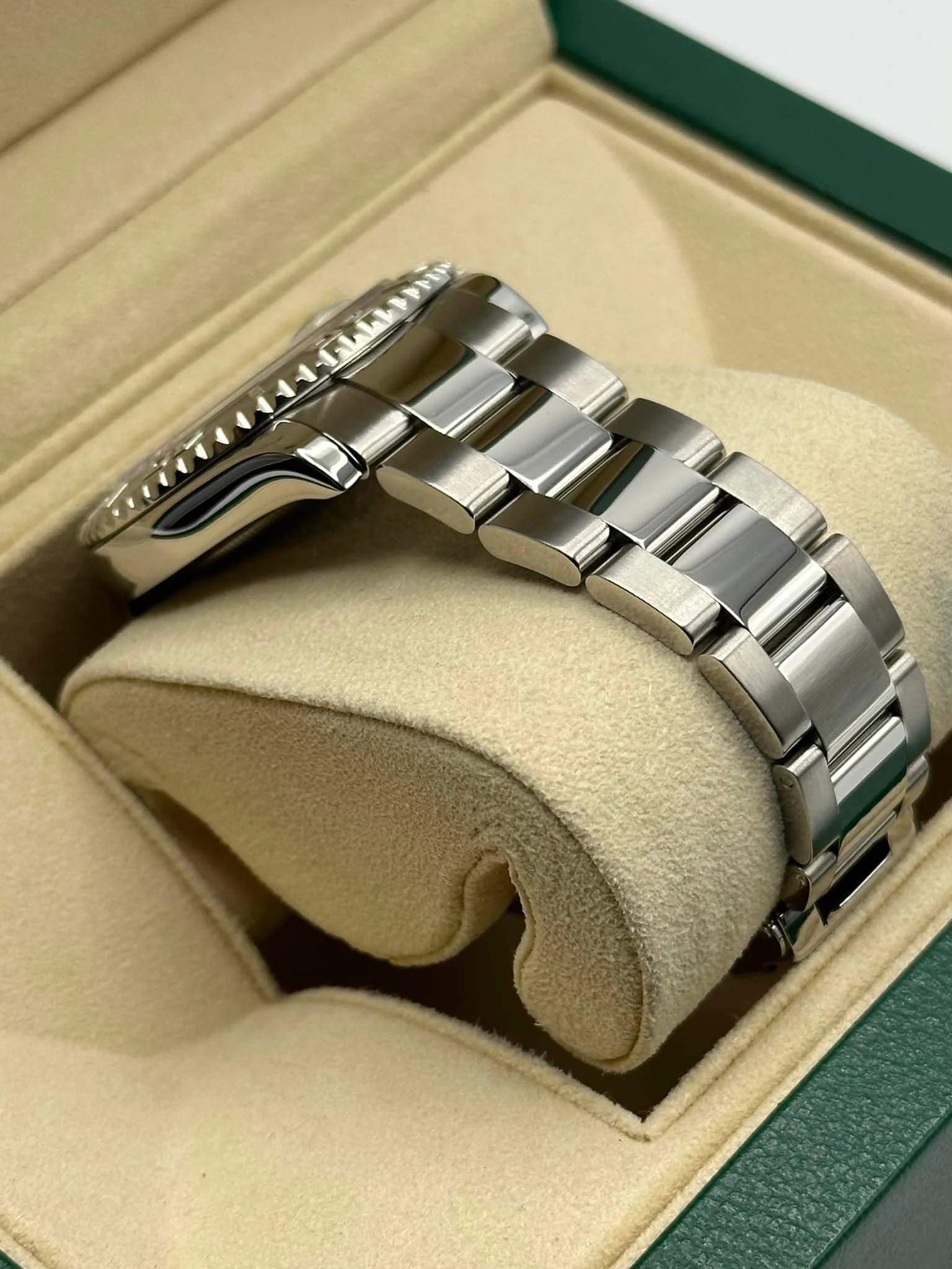 Rolex Yacht-Master 40mm 16622 Platinum Bezel and Dial - Image 7