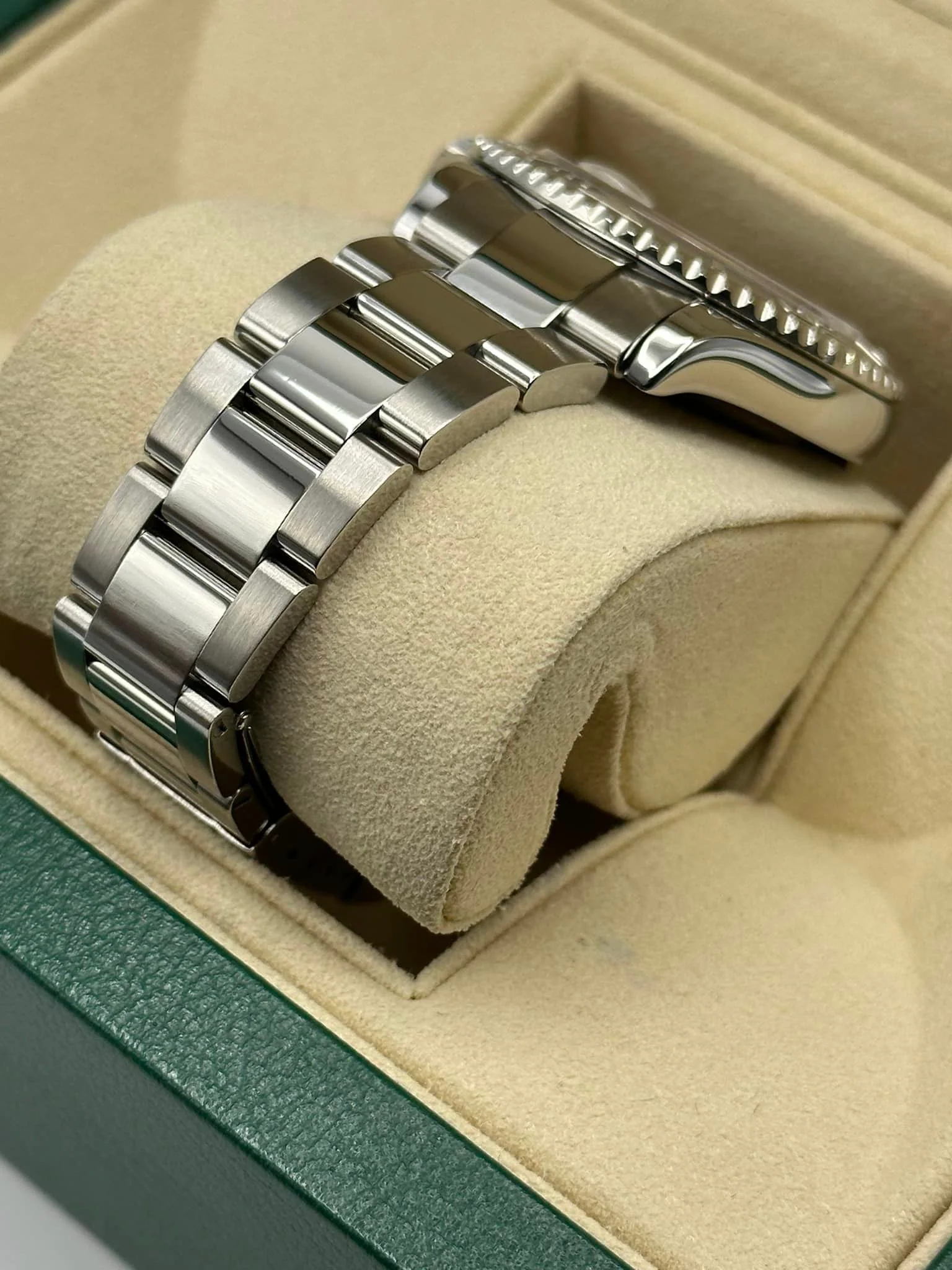 Rolex Yacht-Master 40mm 16622 Platinum Bezel and Dial - Image 8