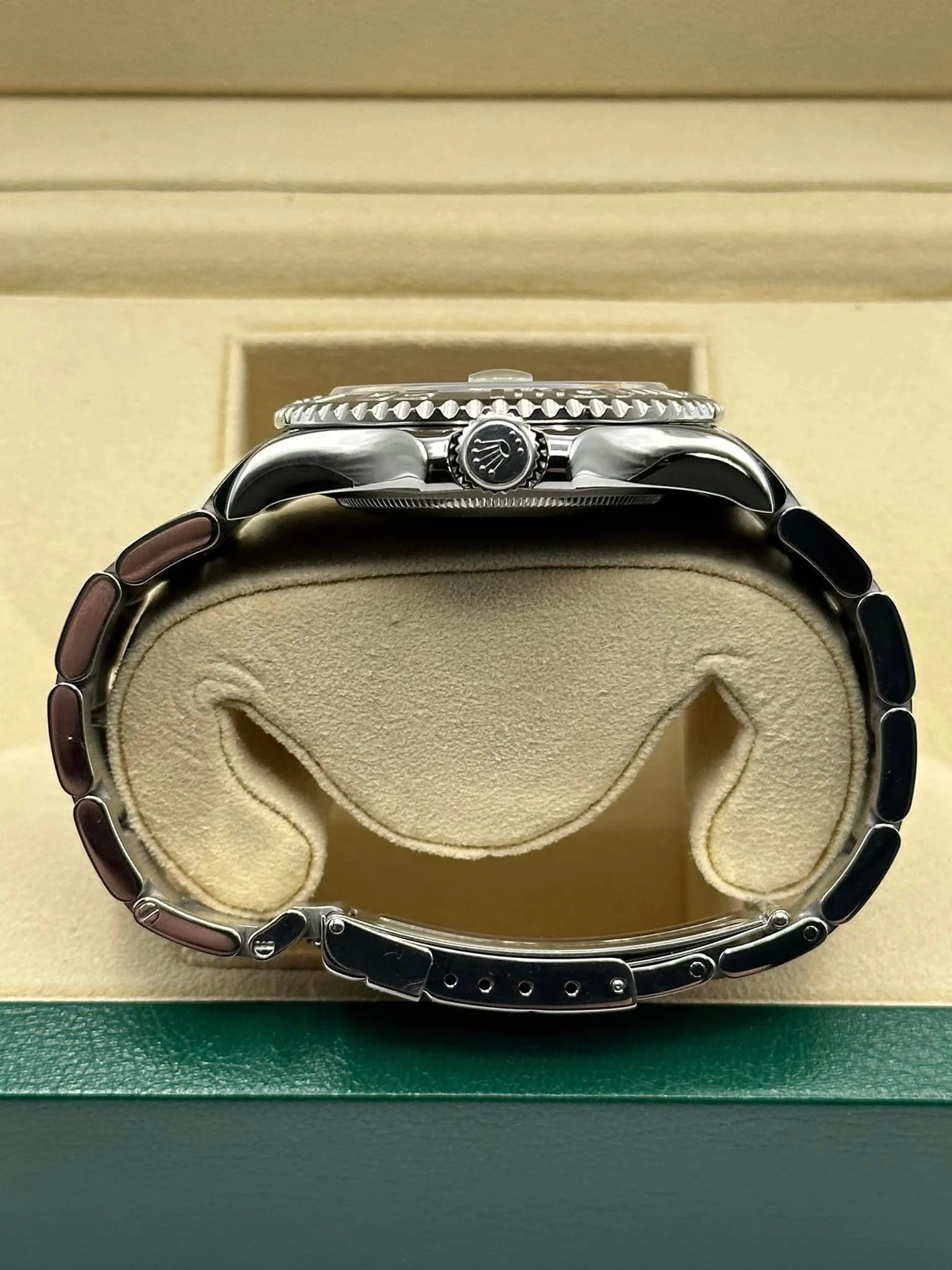 Rolex Yacht-Master 40mm 16622 Platinum Bezel and Dial - Image 9