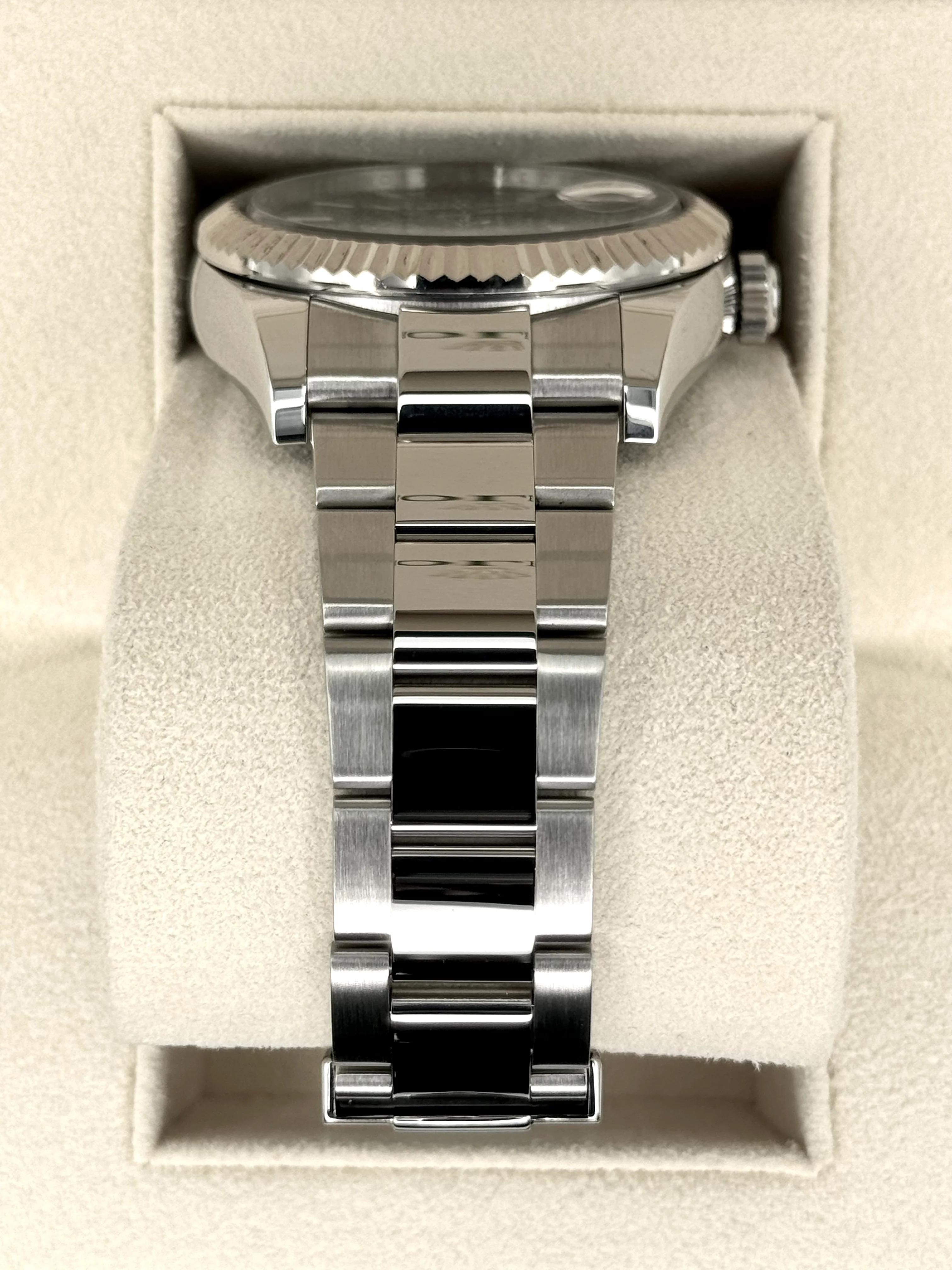 Sky-Dweller 42mm 326934 Stainless Steel Oyster Blue Dial - Image 3