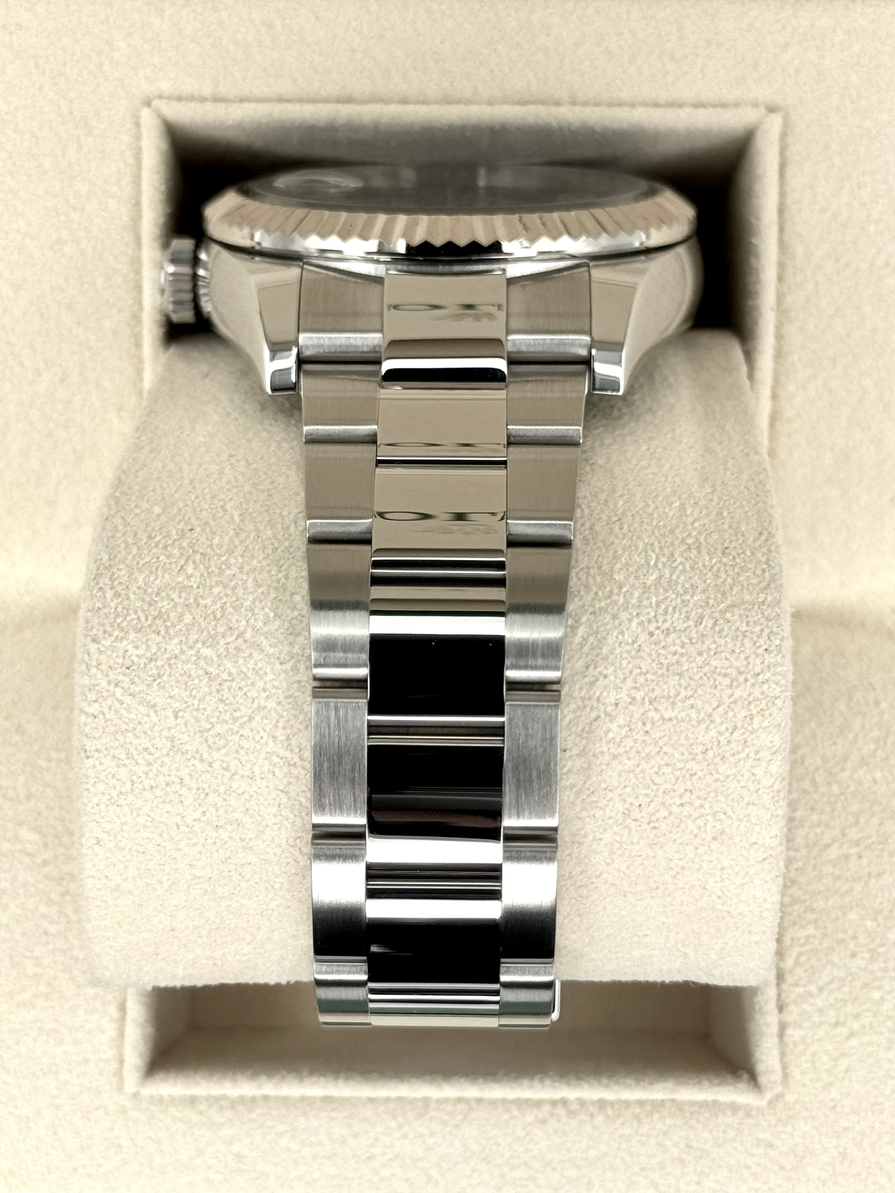 Sky-Dweller 42mm 326934 Stainless Steel Oyster Blue Dial - Image 4