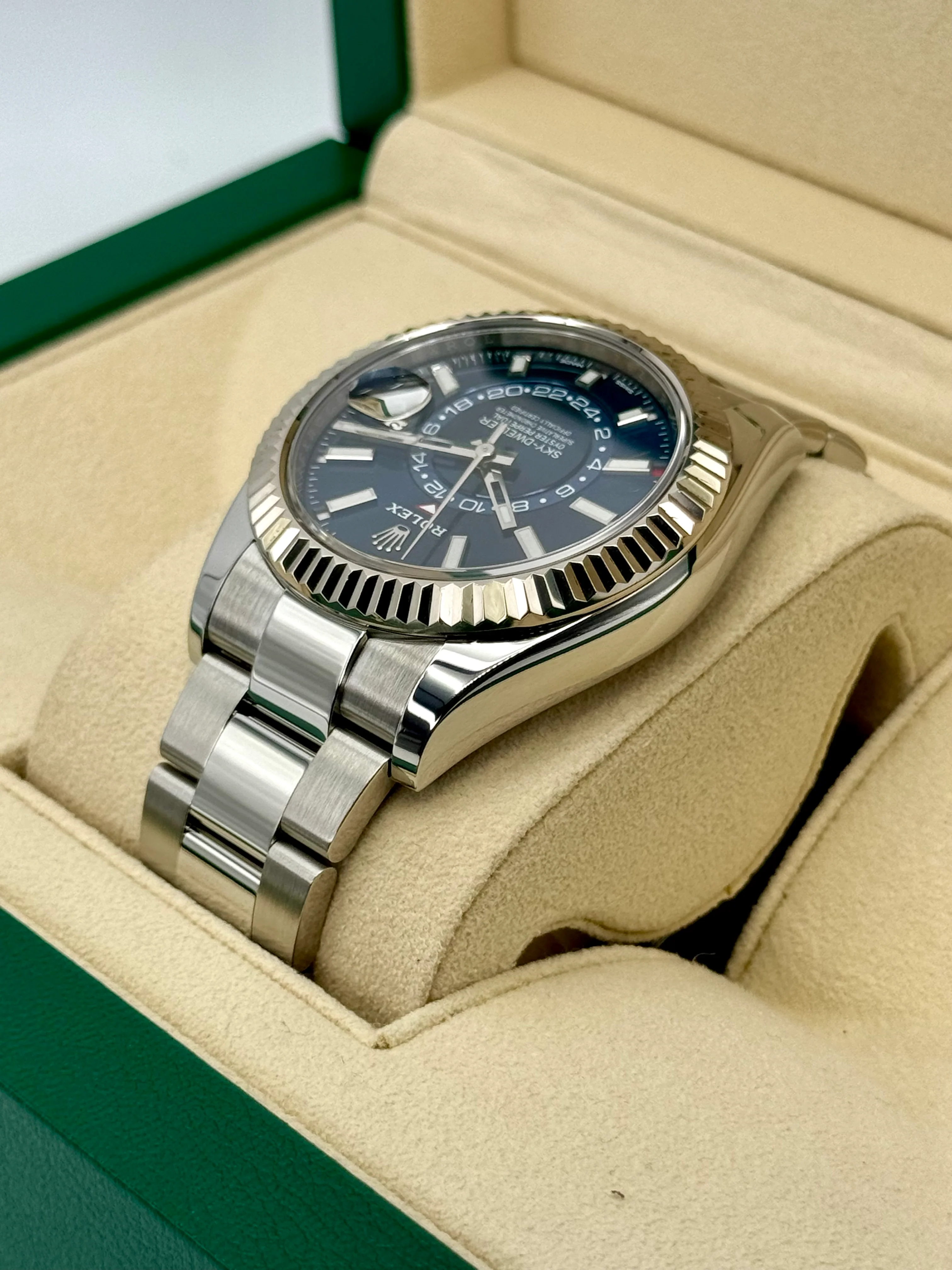 Sky-Dweller 42mm 326934 Stainless Steel Oyster Blue Dial - Image 7