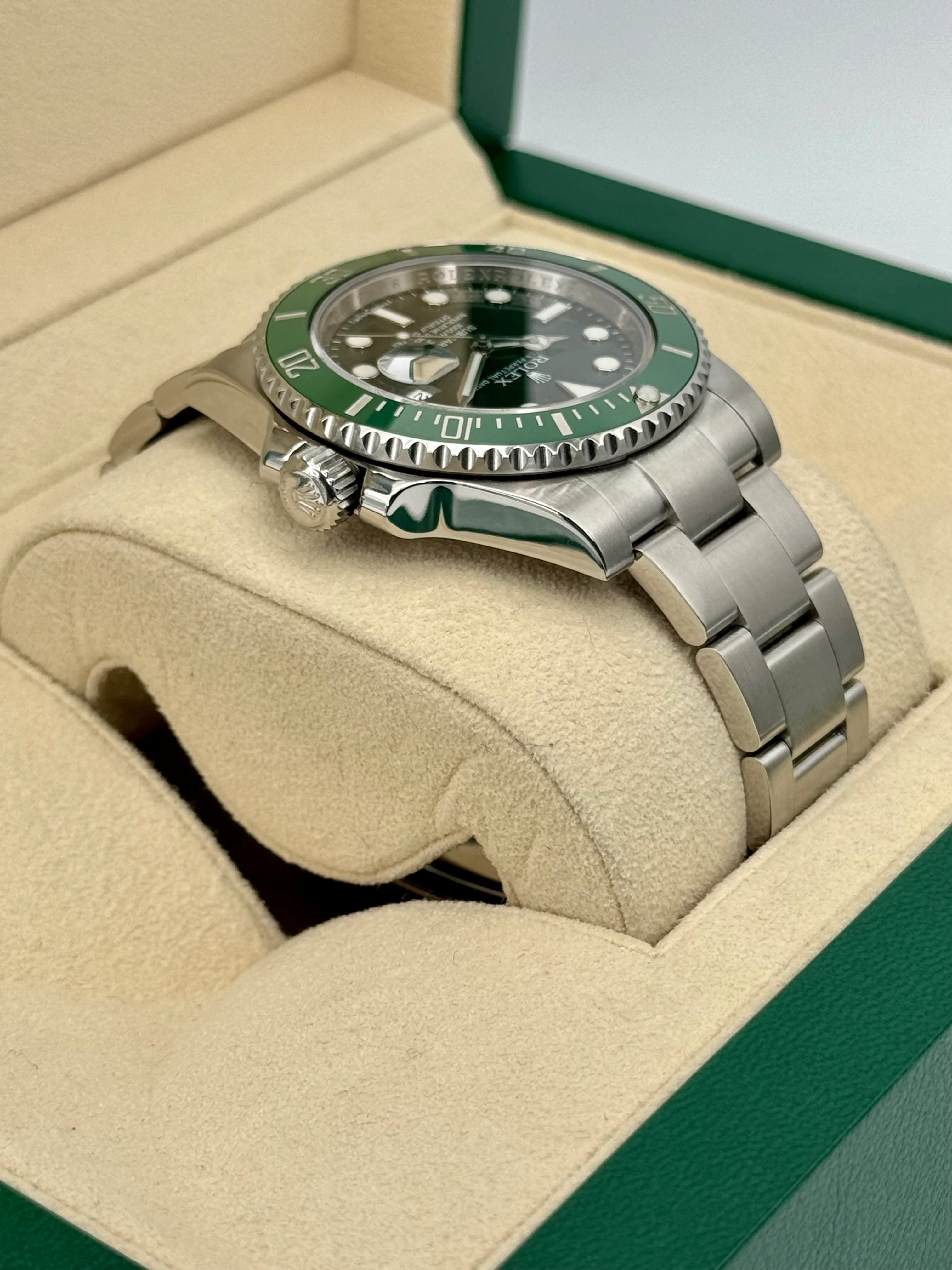 Submariner "Hulk" 40mm 116610LV Green Dial - Image 9