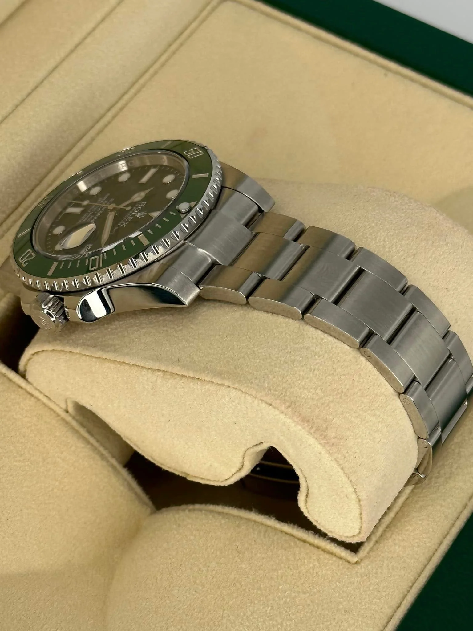 Rolex Submariner "Hulk" 116610LV 40mm Green Dial - Image 8