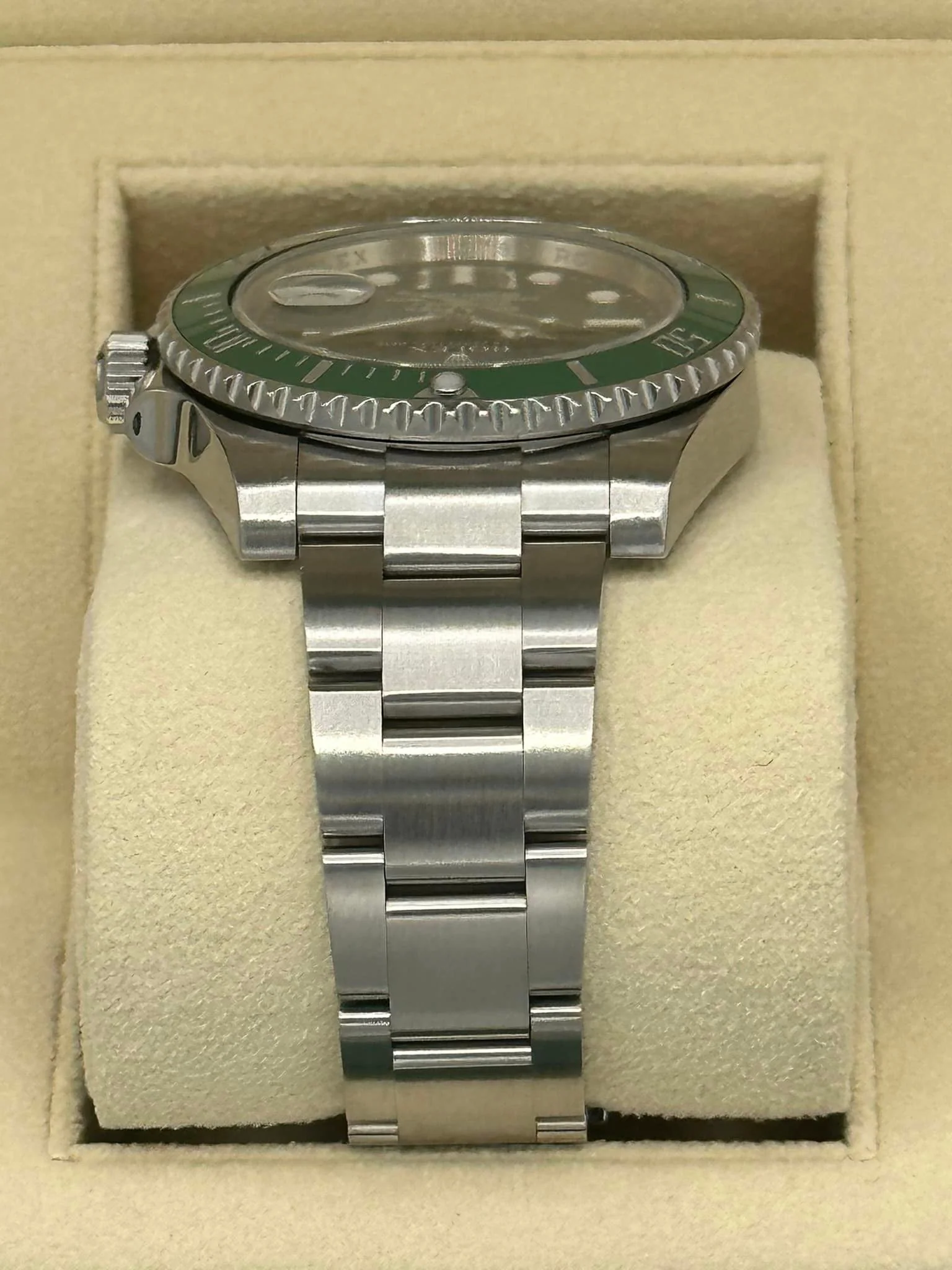 Rolex Submariner "Hulk" 40mm 116610LV Green Dial - Image 4