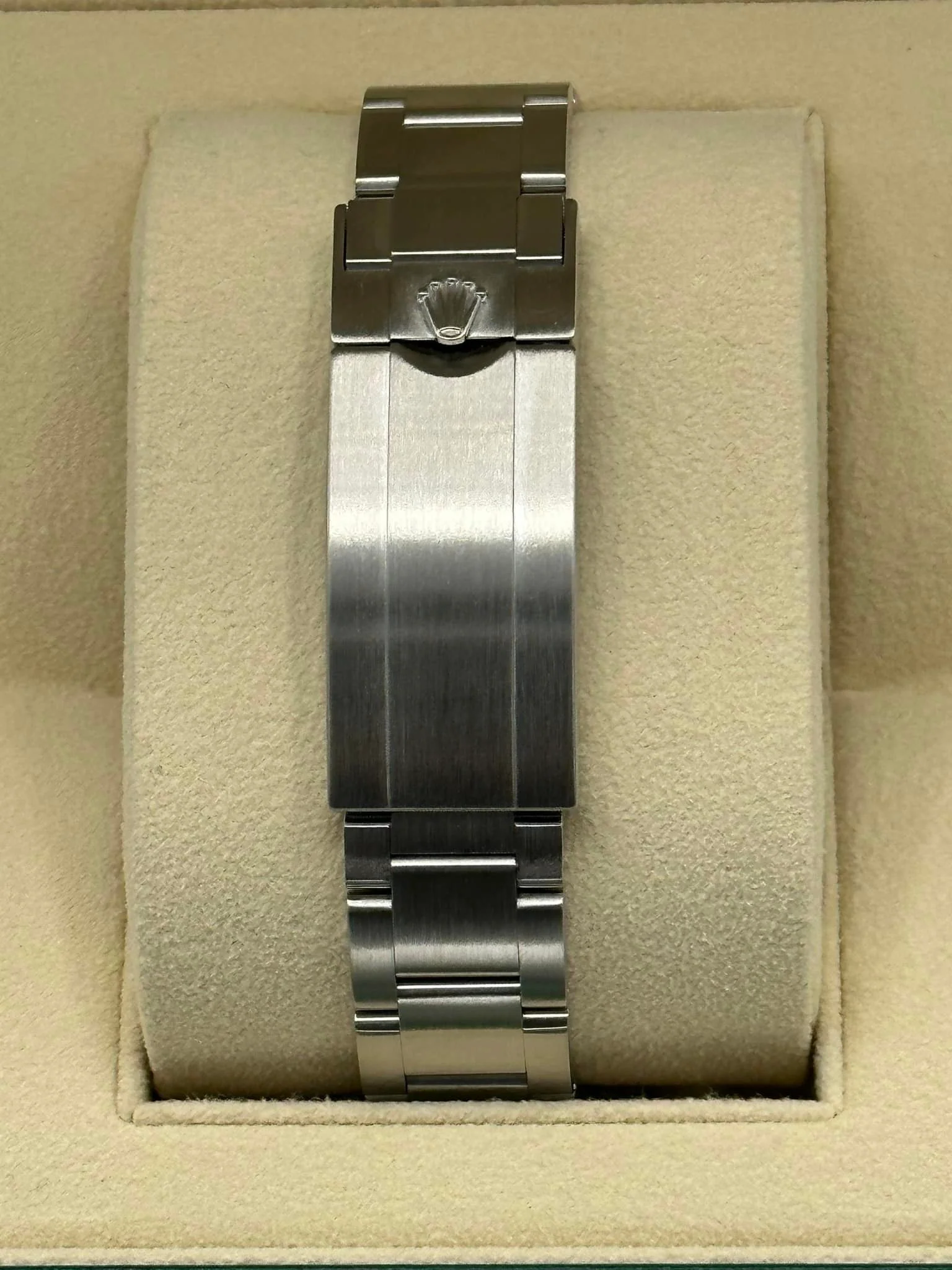 Rolex Submariner “Hulk” 40mm 116610LV Green Dial - Image 2