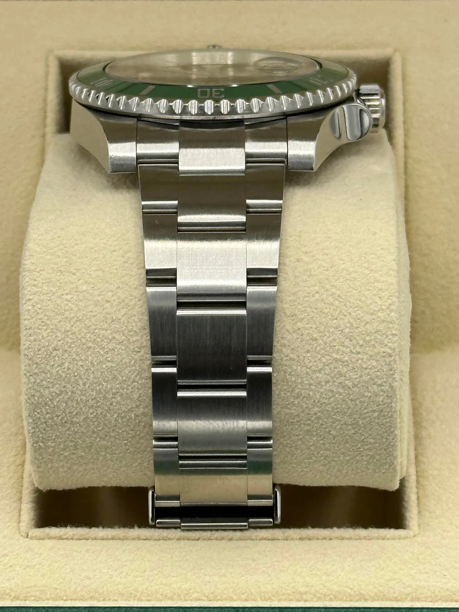 Rolex Submariner “Hulk” 40mm 116610LV Green Dial - Image 3