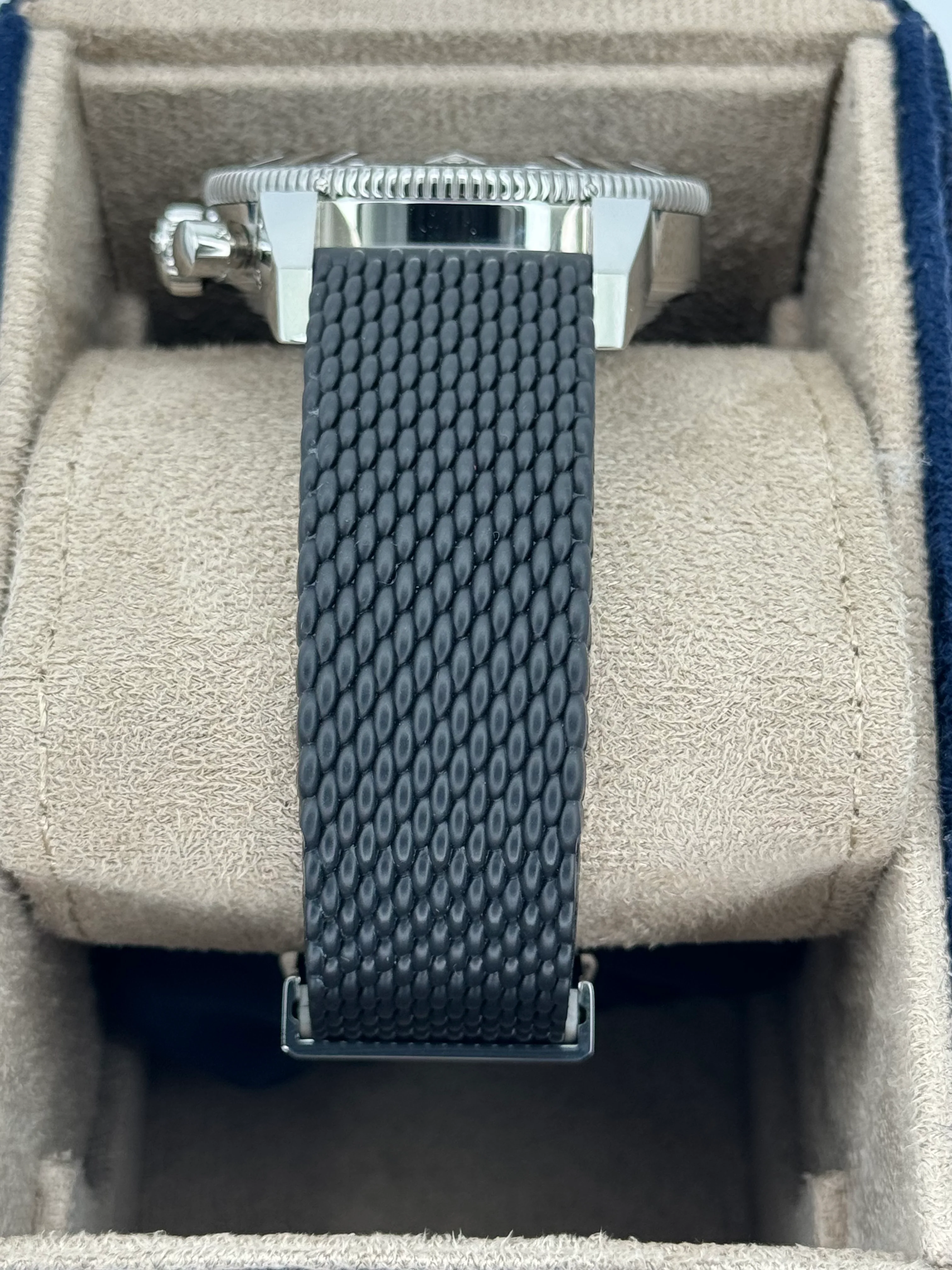 Superocean Heritage B01 44mm  AB0162121B1A1 Chronograph - Image 4