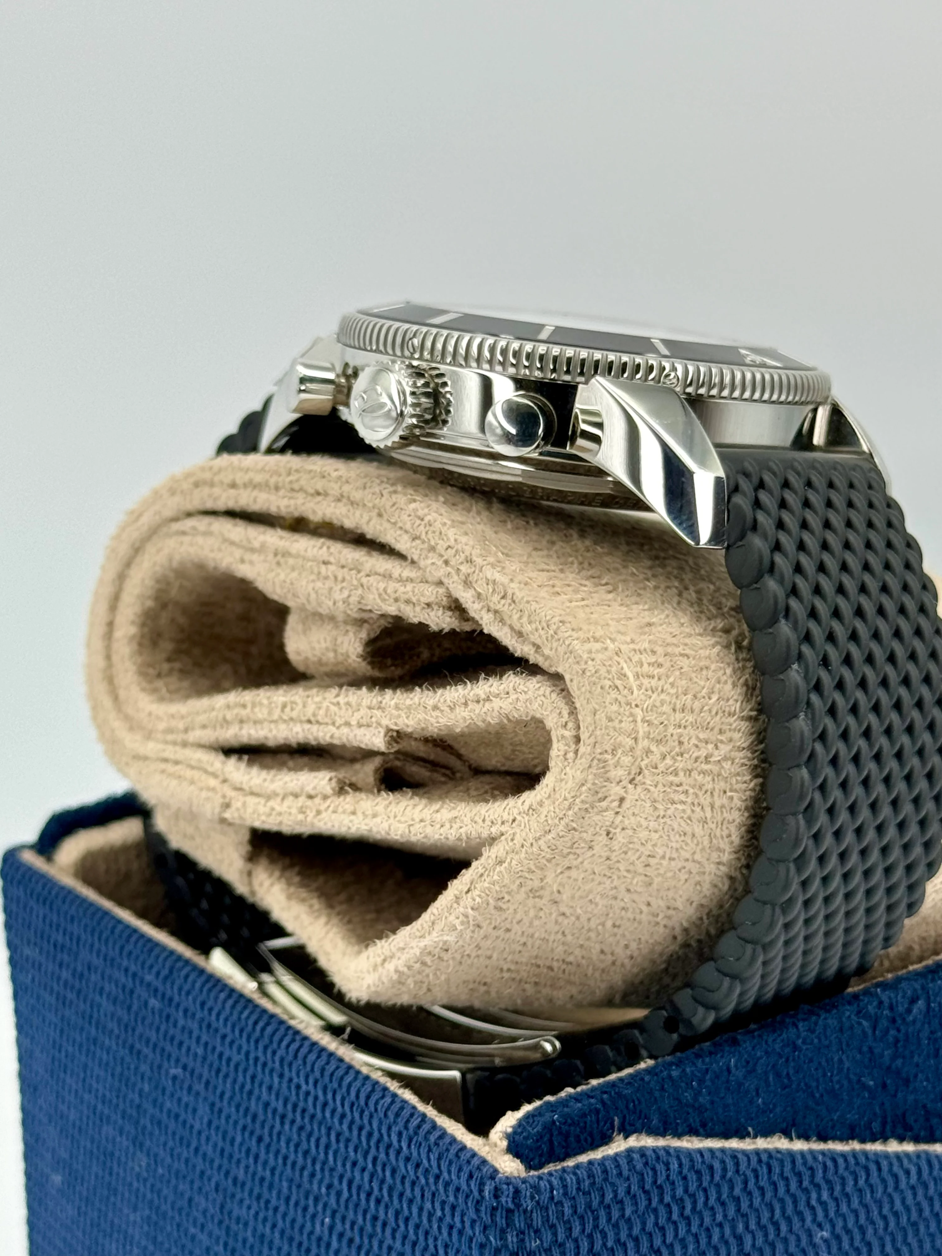 Superocean Heritage B01 44mm  AB0162121B1A1 Chronograph - Image 6